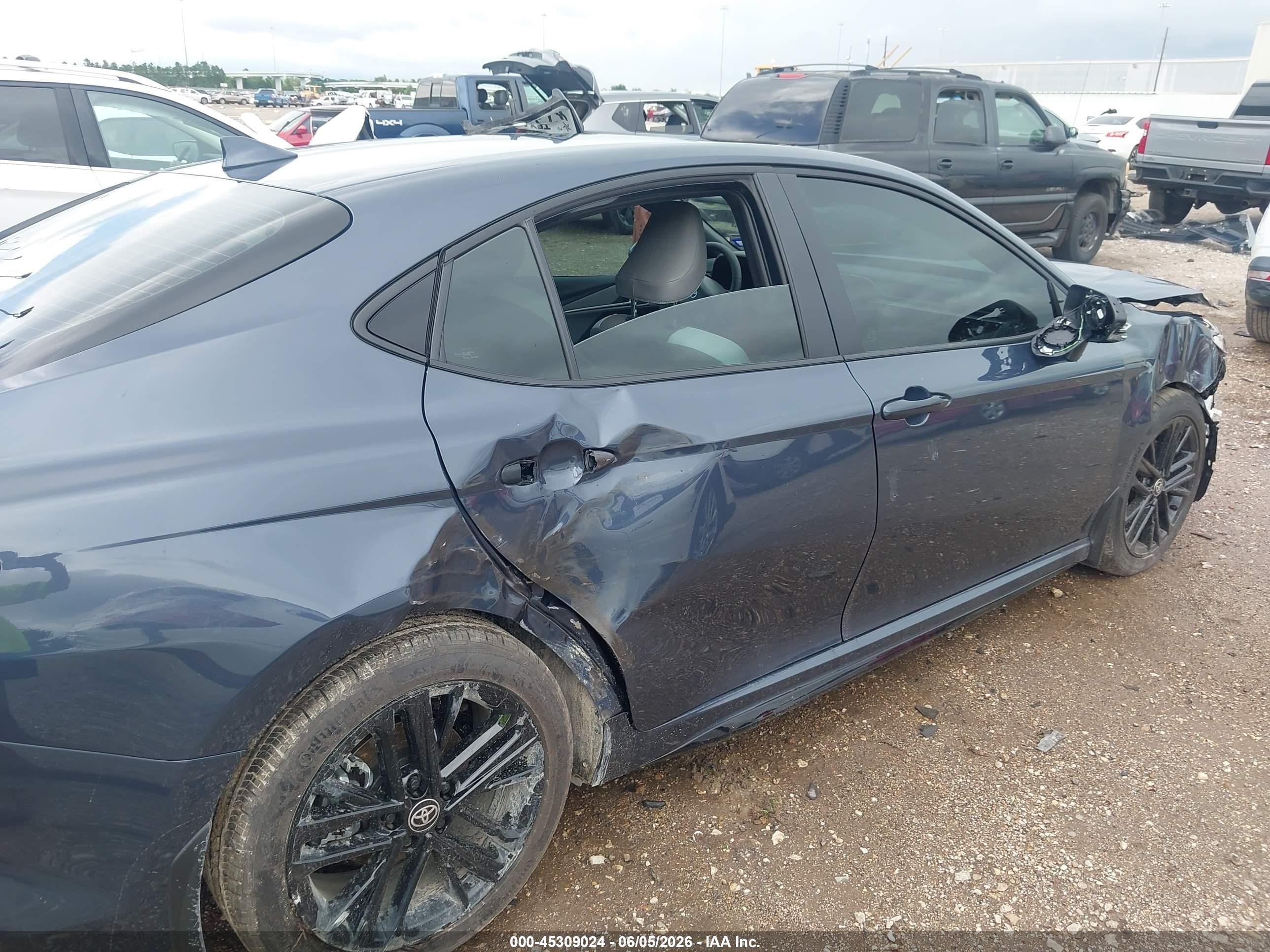 2026 Toyota Camry Se Blue vin: 4T1DAACK6TU743983