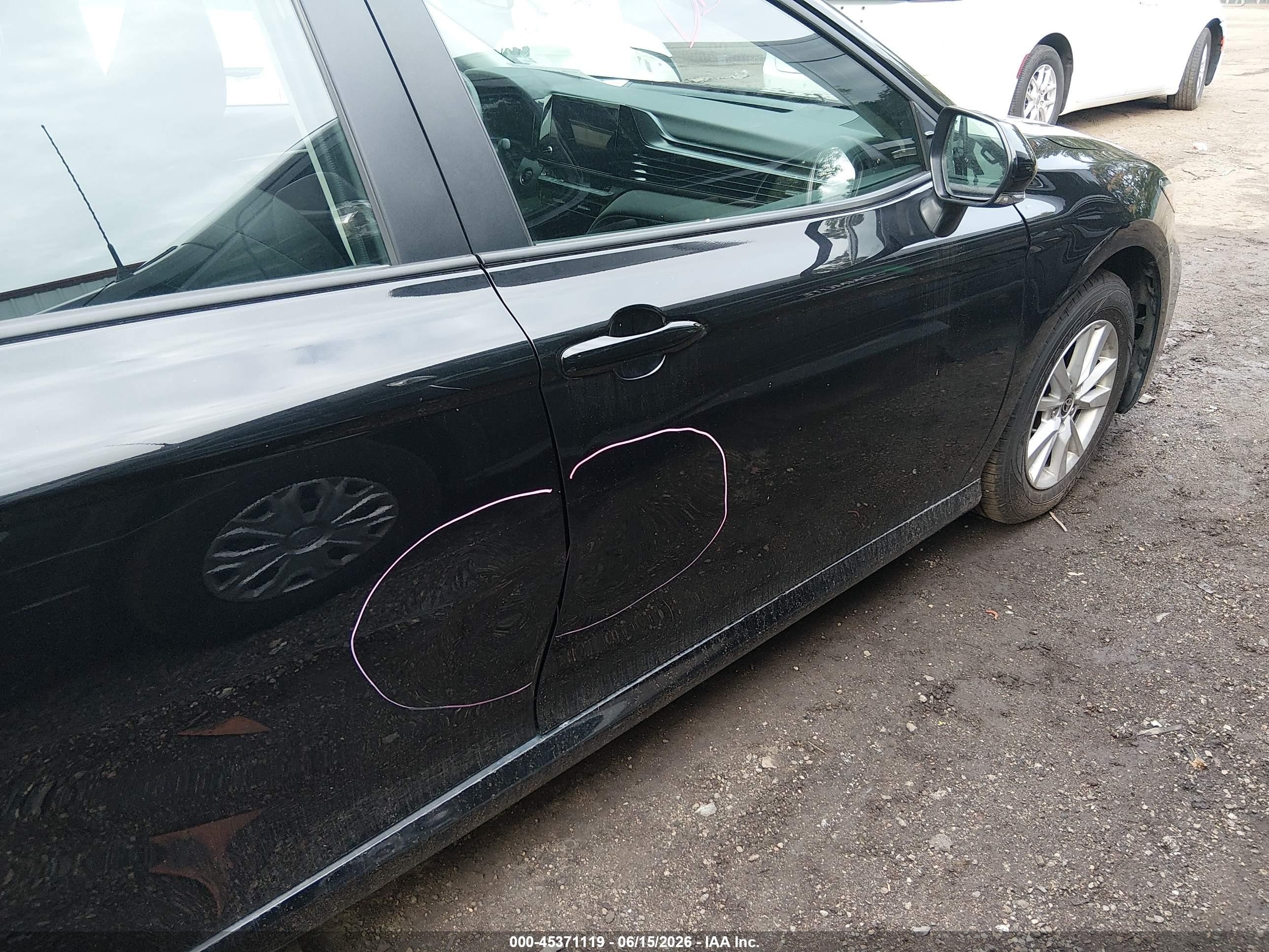 2025 Toyota Camry Le Black vin: 4T1DAACK7SU153953