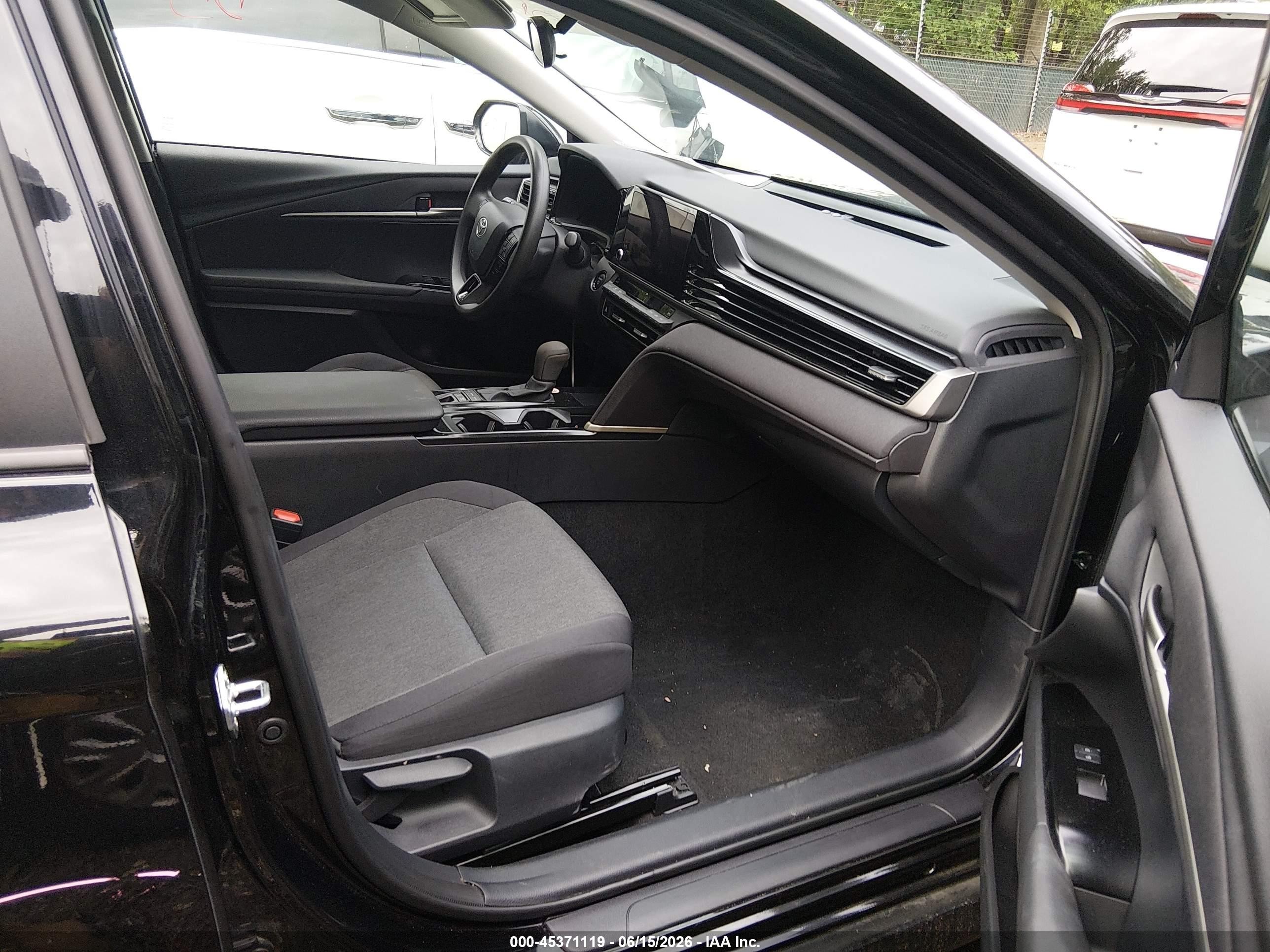 2025 Toyota Camry Le Black vin: 4T1DAACK7SU153953