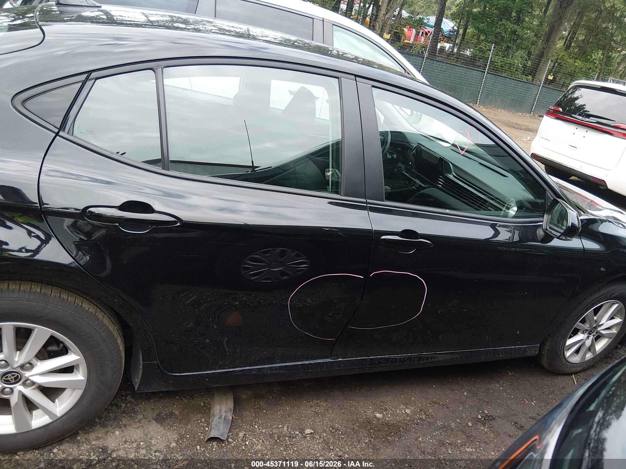 2025 Toyota Camry Le Black vin: 4T1DAACK7SU153953