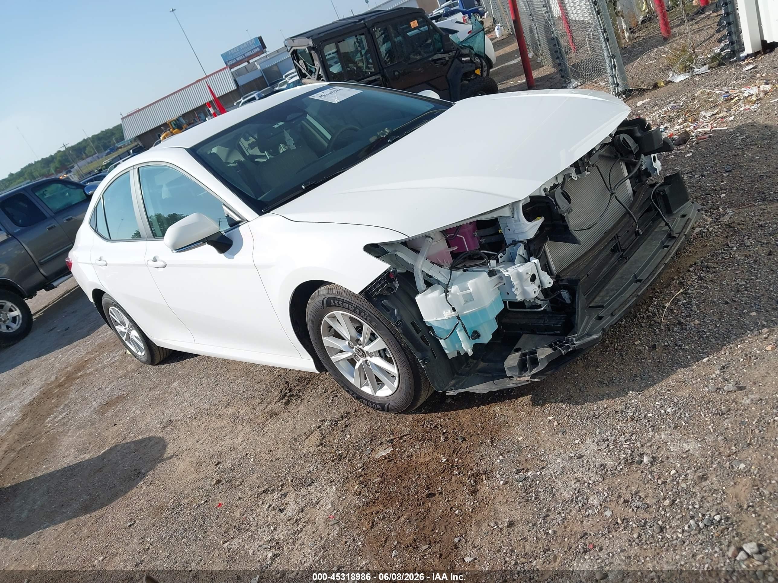 2025 Toyota Camry Le White vin: 4T1DAACK7SU158389