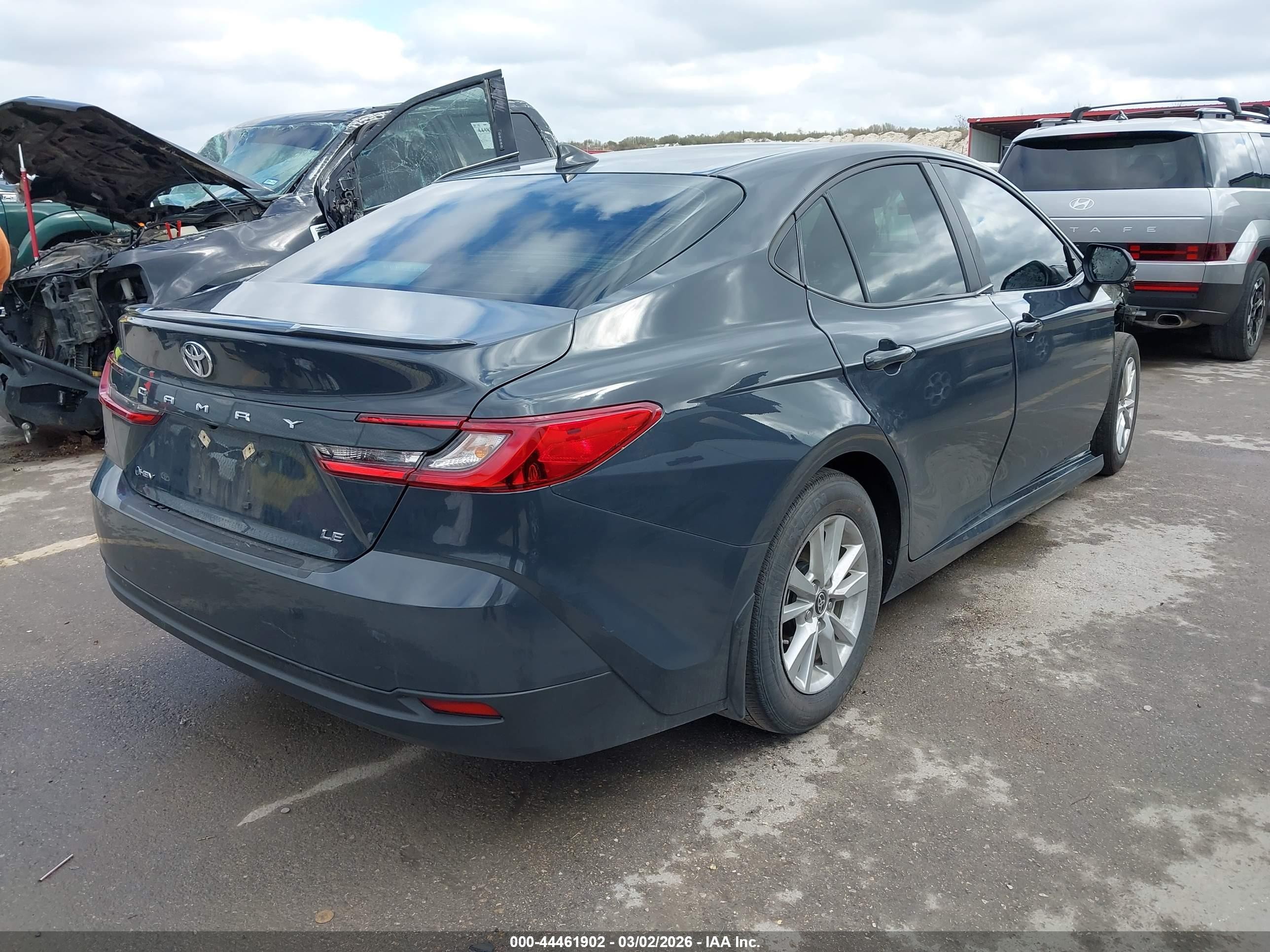 2025 Toyota Camry Le Gray vin: 4T1DAACK7SU586138