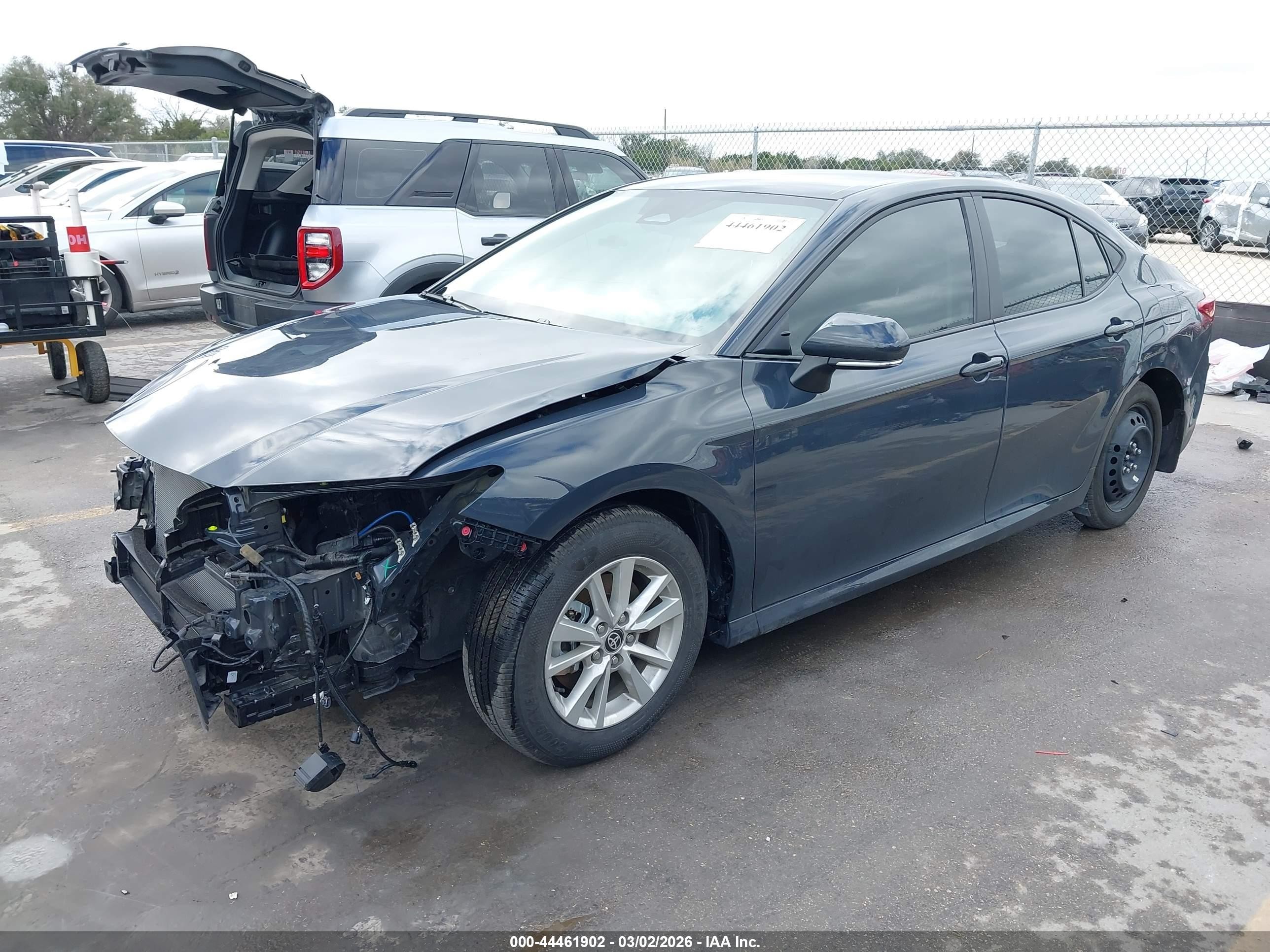 2025 Toyota Camry Le Gray vin: 4T1DAACK7SU586138