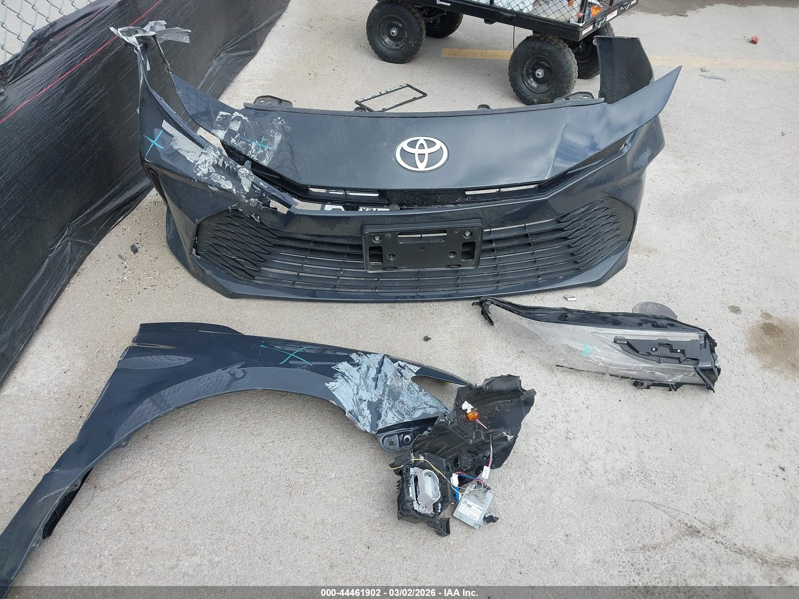 2025 Toyota Camry Le Gray vin: 4T1DAACK7SU586138