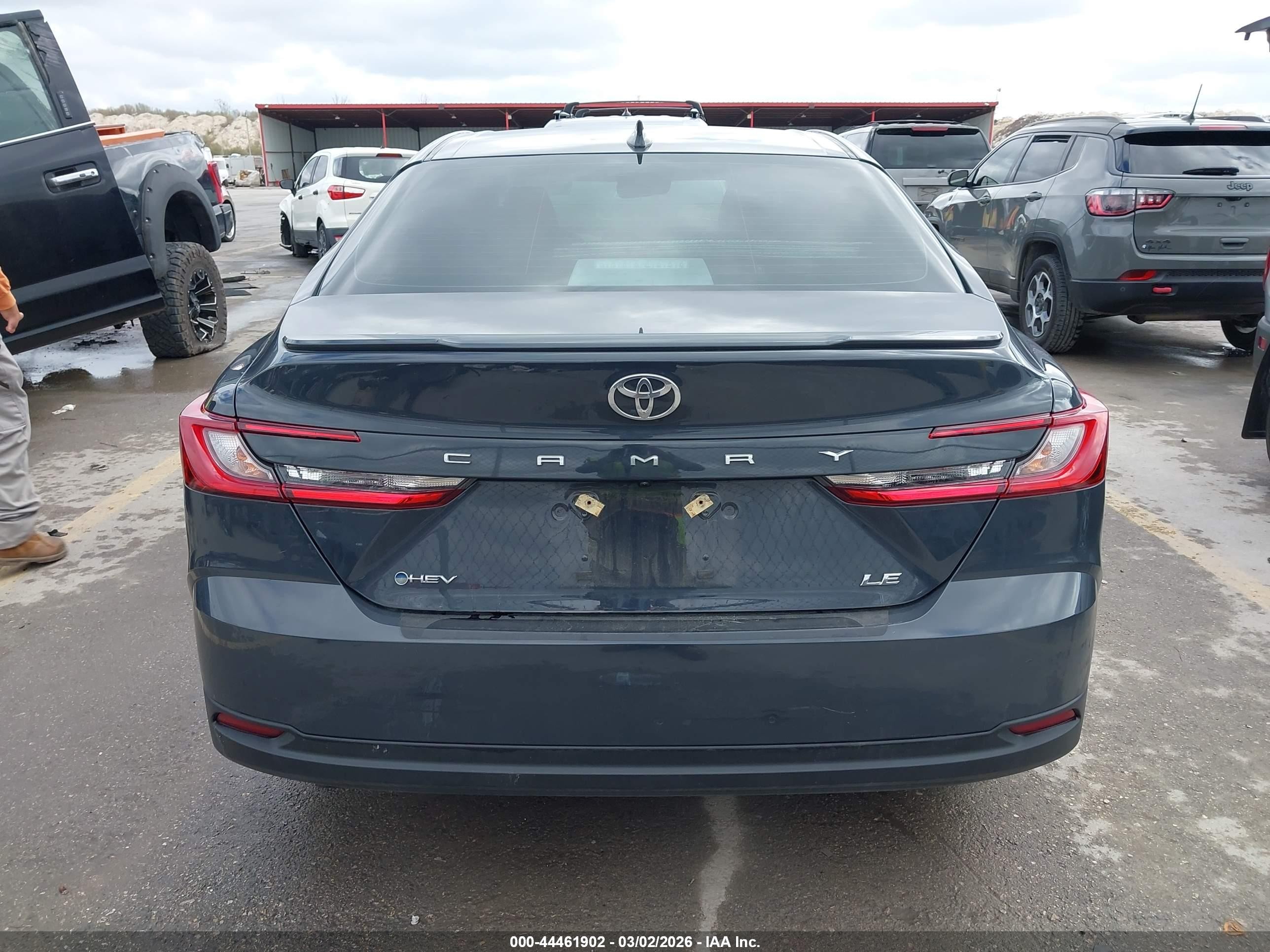 2025 Toyota Camry Le Gray vin: 4T1DAACK7SU586138