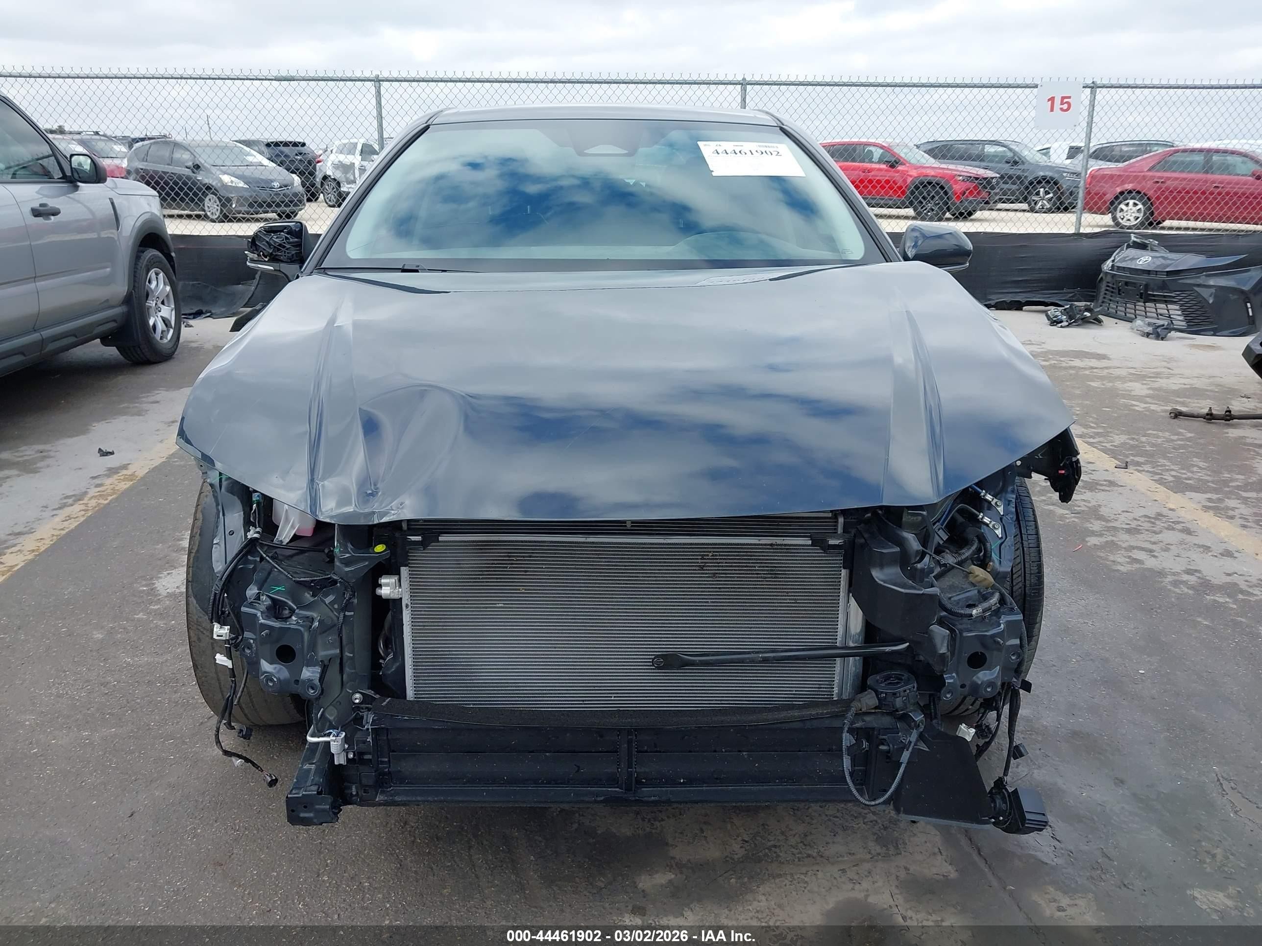 2025 Toyota Camry Le Gray vin: 4T1DAACK7SU586138
