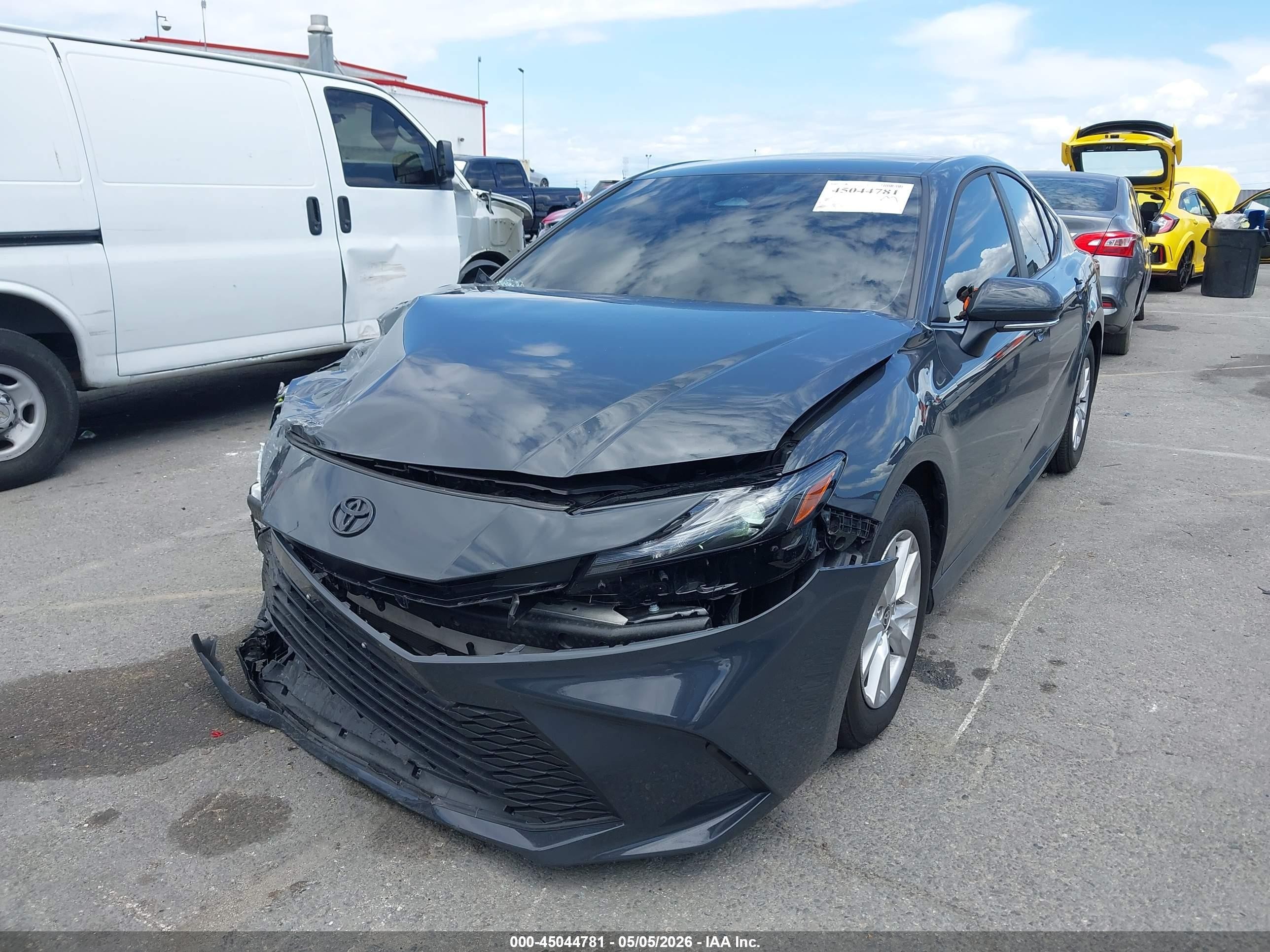 2025 Toyota Camry Le Серый vin: 4T1DAACK7SU602631
