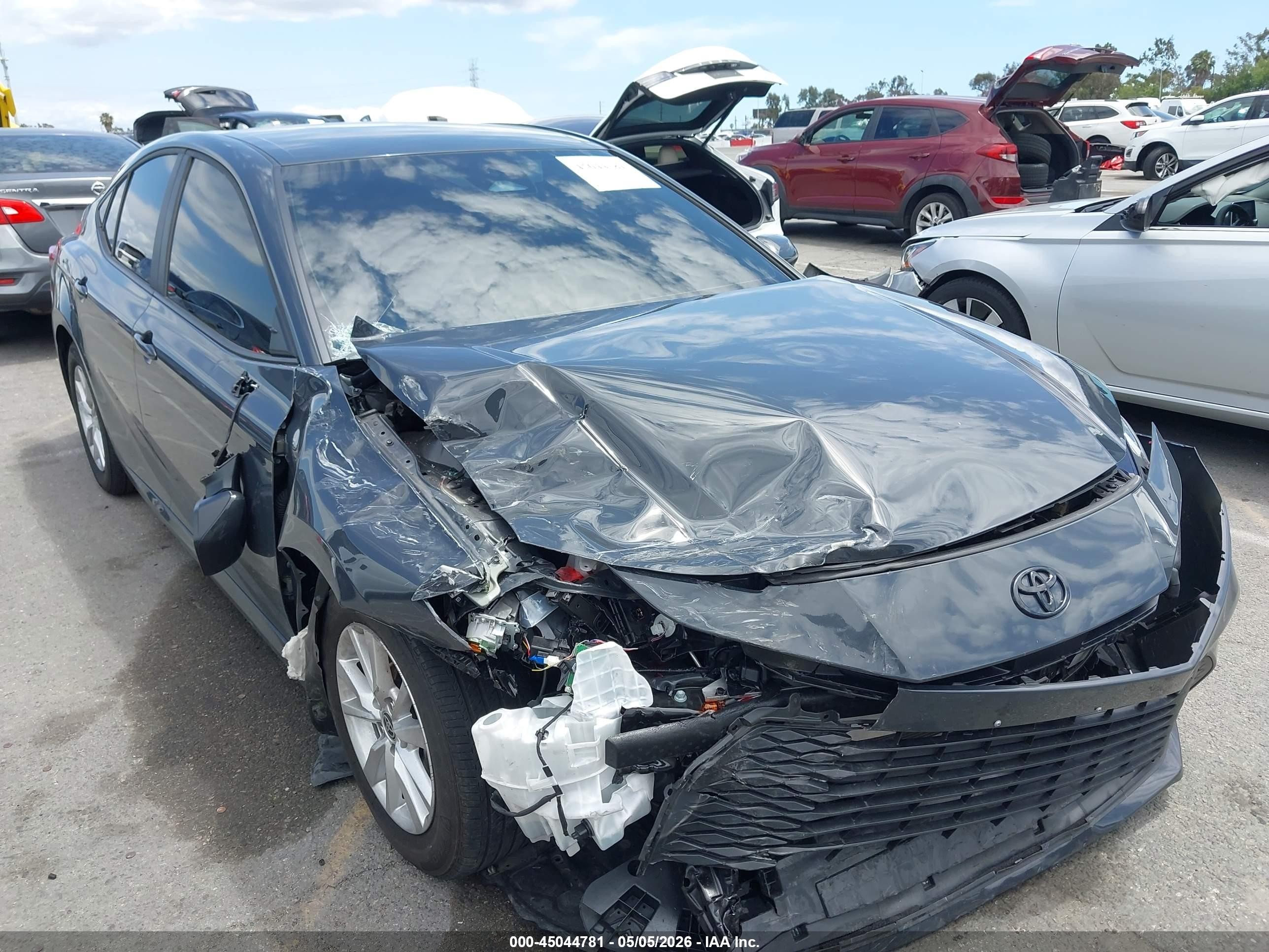 2025 Toyota Camry Le Серый vin: 4T1DAACK7SU602631
