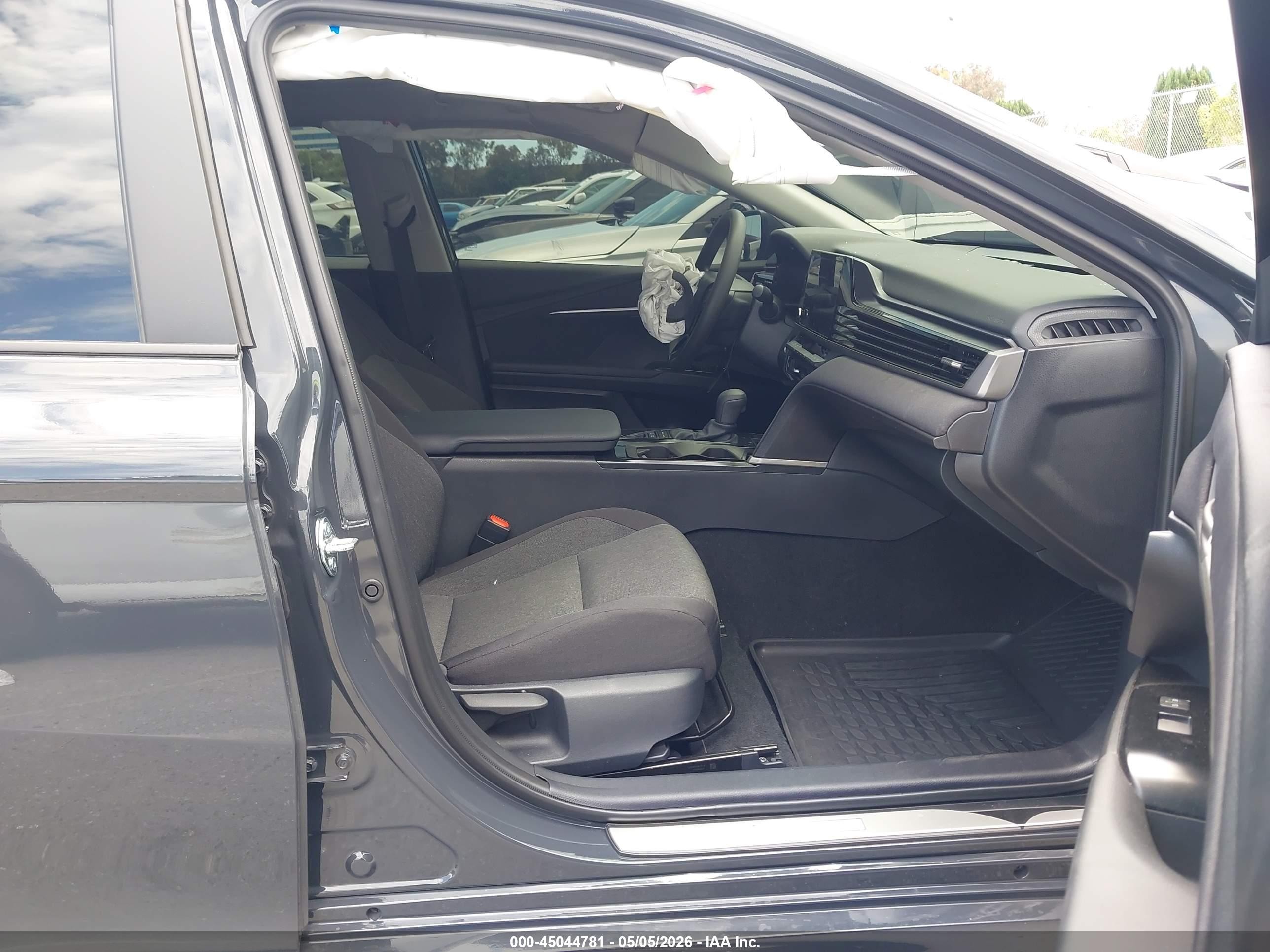 2025 Toyota Camry Le Серый vin: 4T1DAACK7SU602631