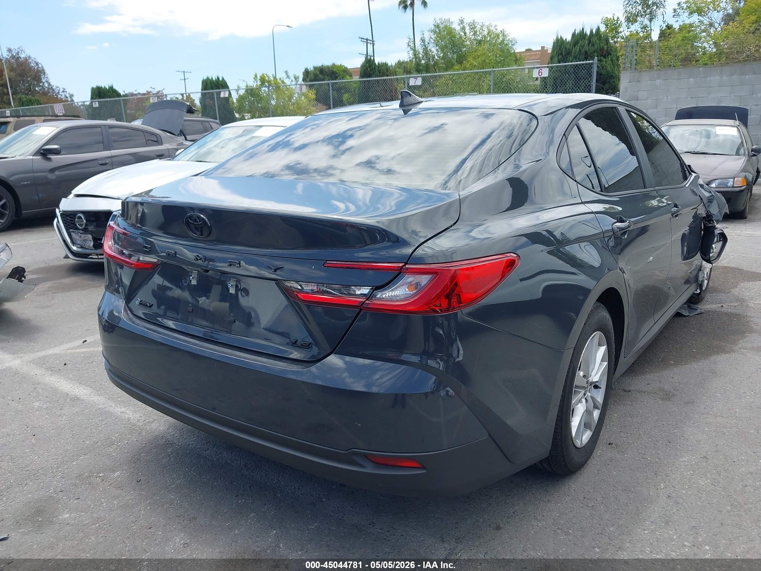 2025 Toyota Camry Le Серый vin: 4T1DAACK7SU602631