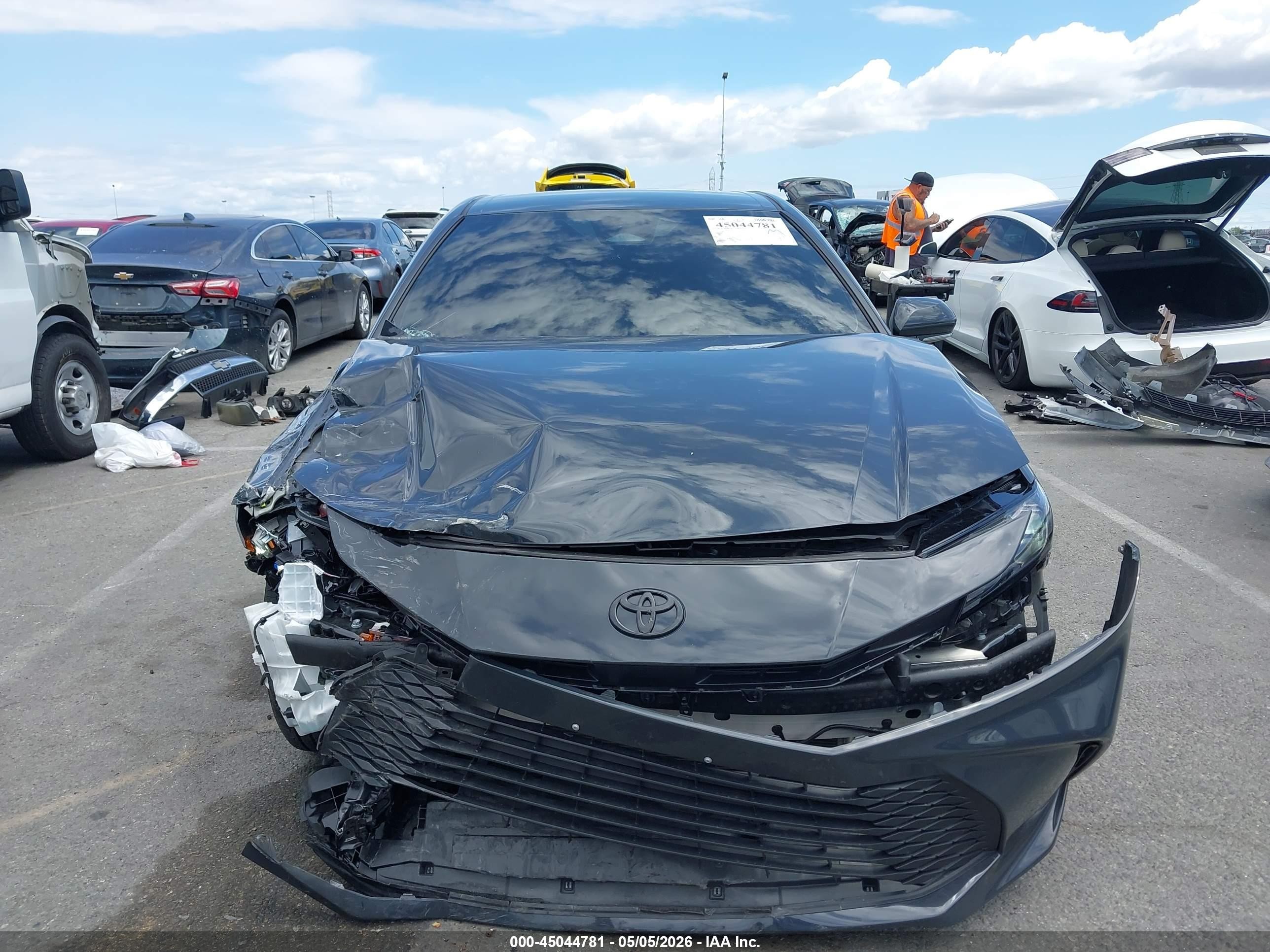 2025 Toyota Camry Le Серый vin: 4T1DAACK7SU602631