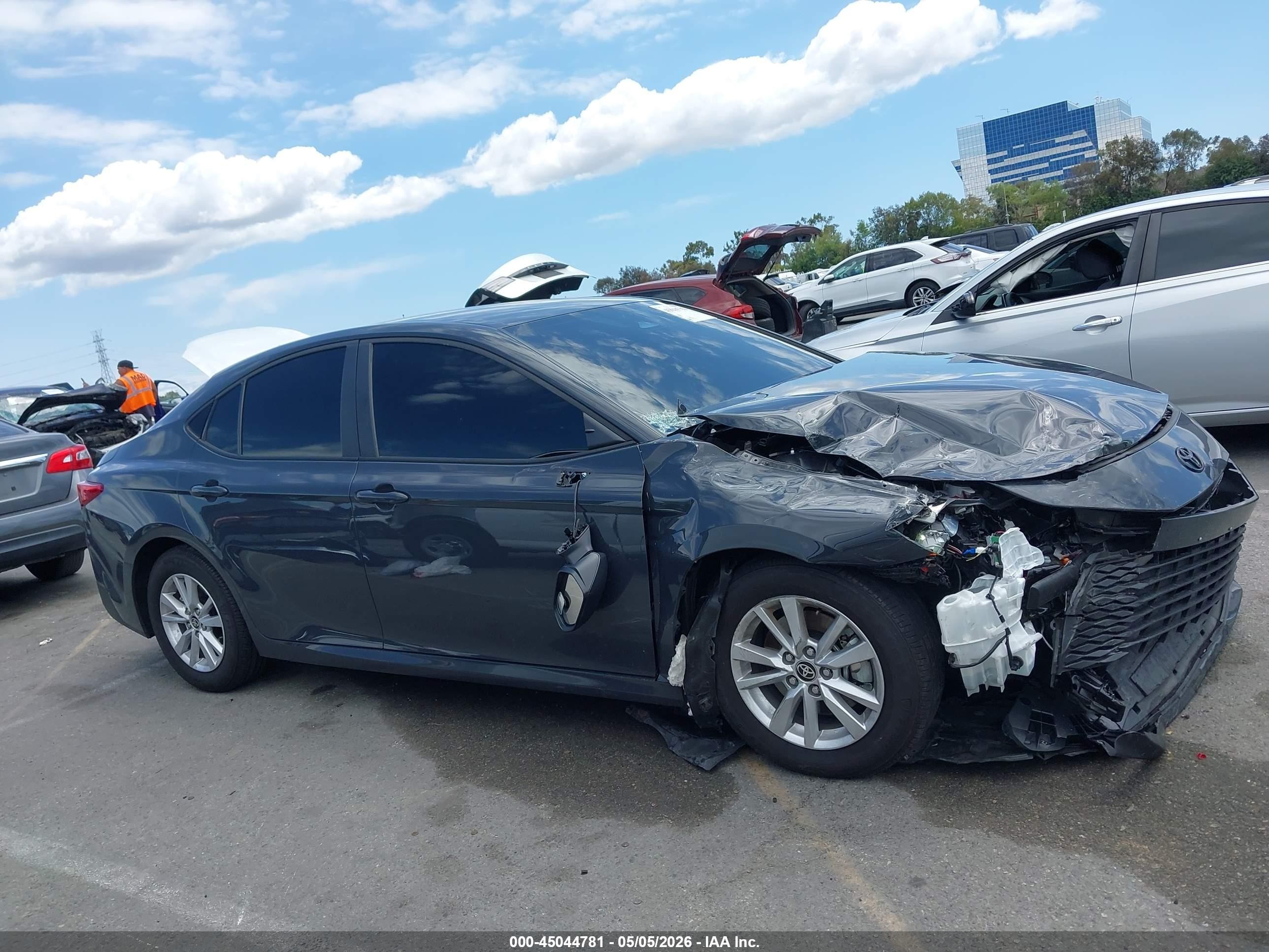 2025 Toyota Camry Le Серый vin: 4T1DAACK7SU602631