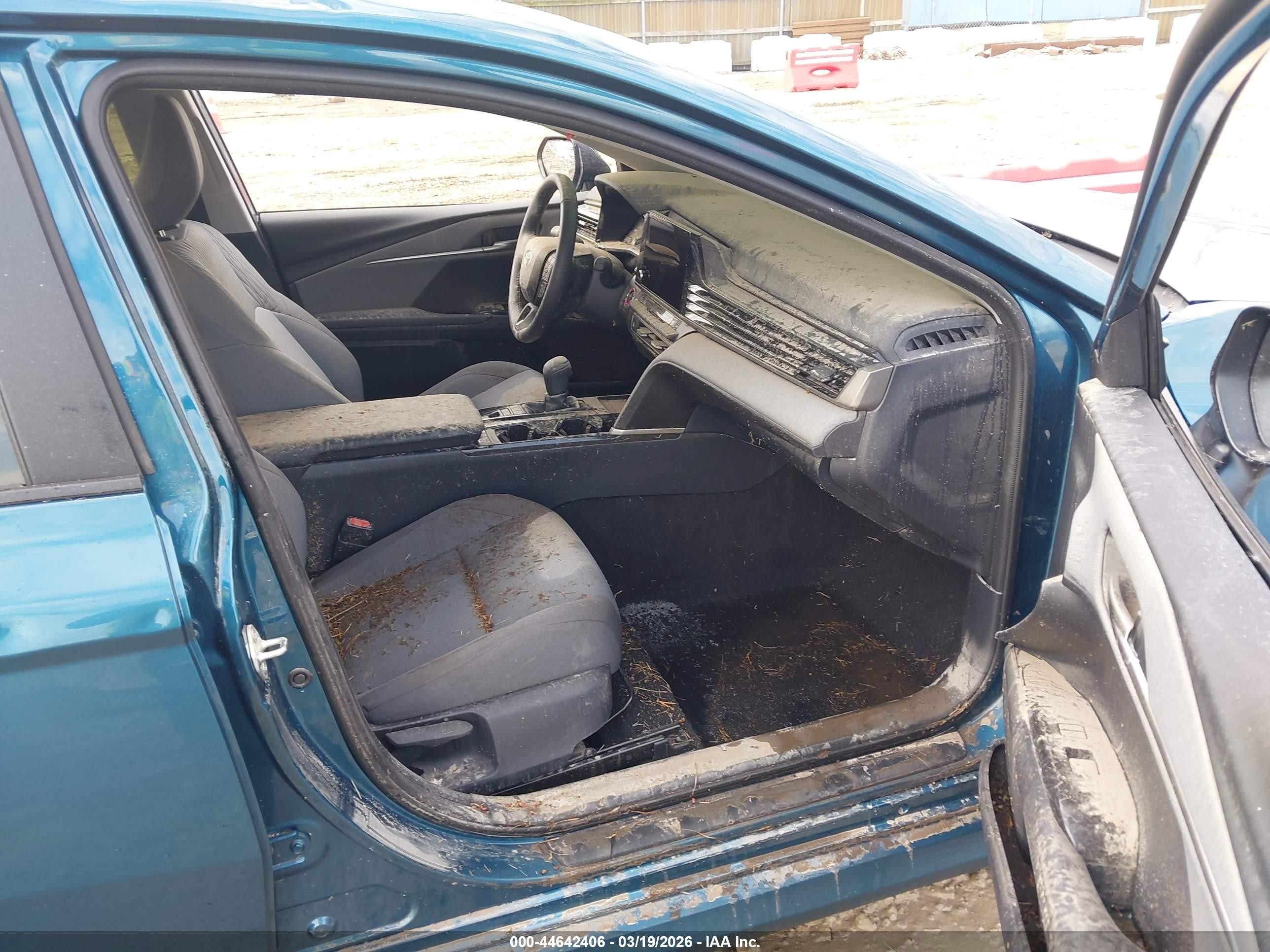2026 Toyota Camry Le Blue vin: 4T1DAACK7TU231973