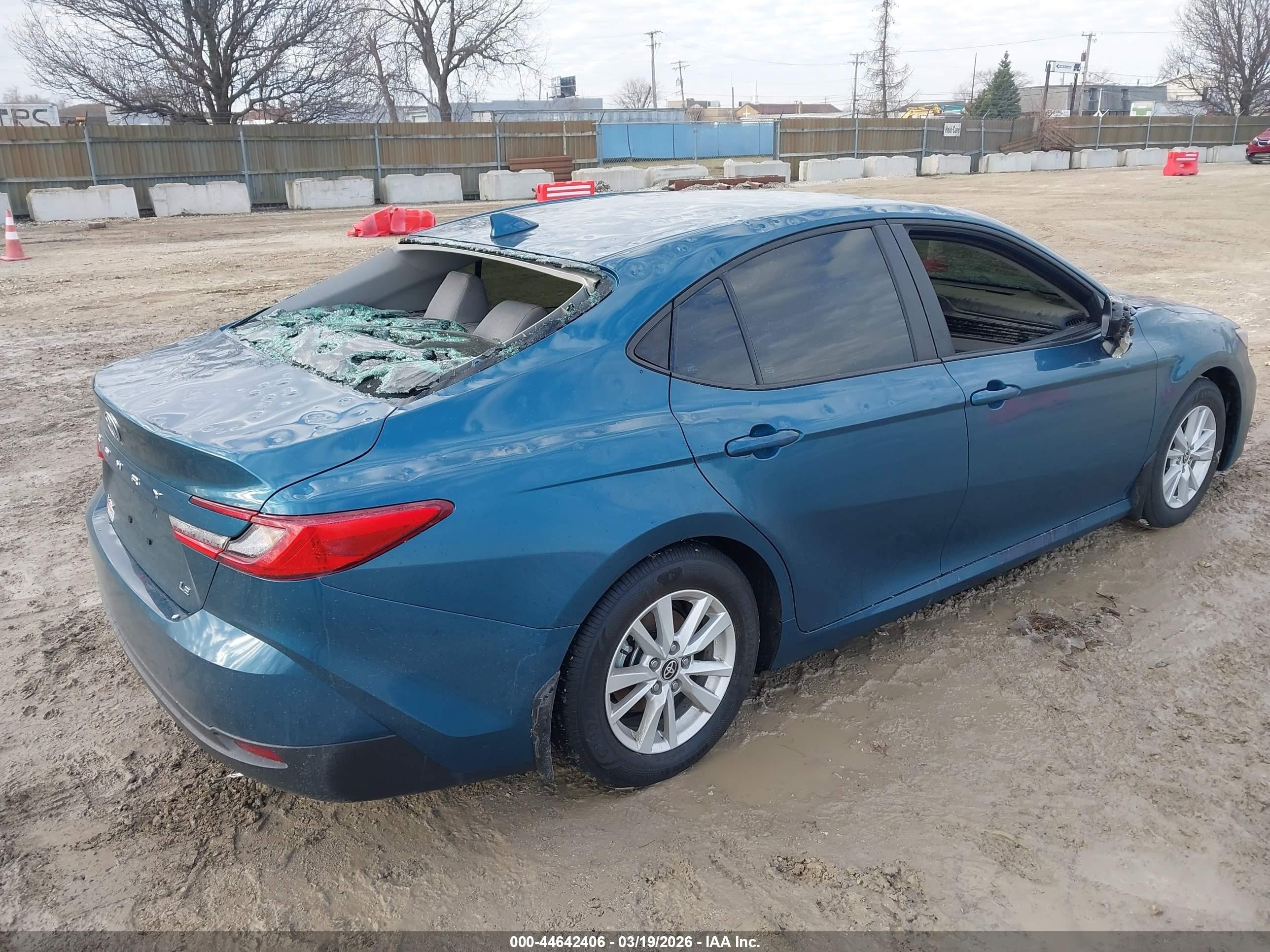 2026 Toyota Camry Le Blue vin: 4T1DAACK7TU231973