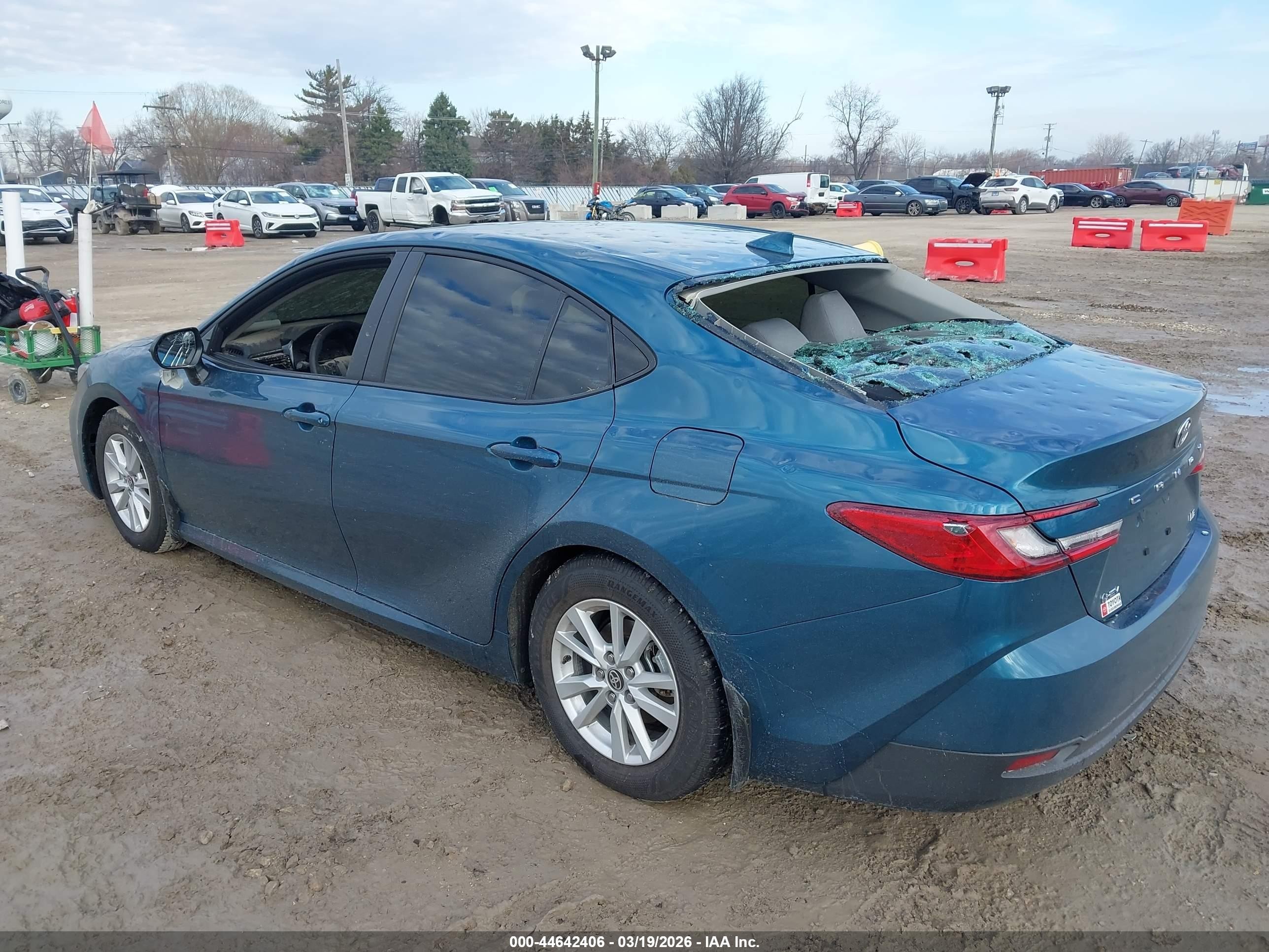 2026 Toyota Camry Le Blue vin: 4T1DAACK7TU231973