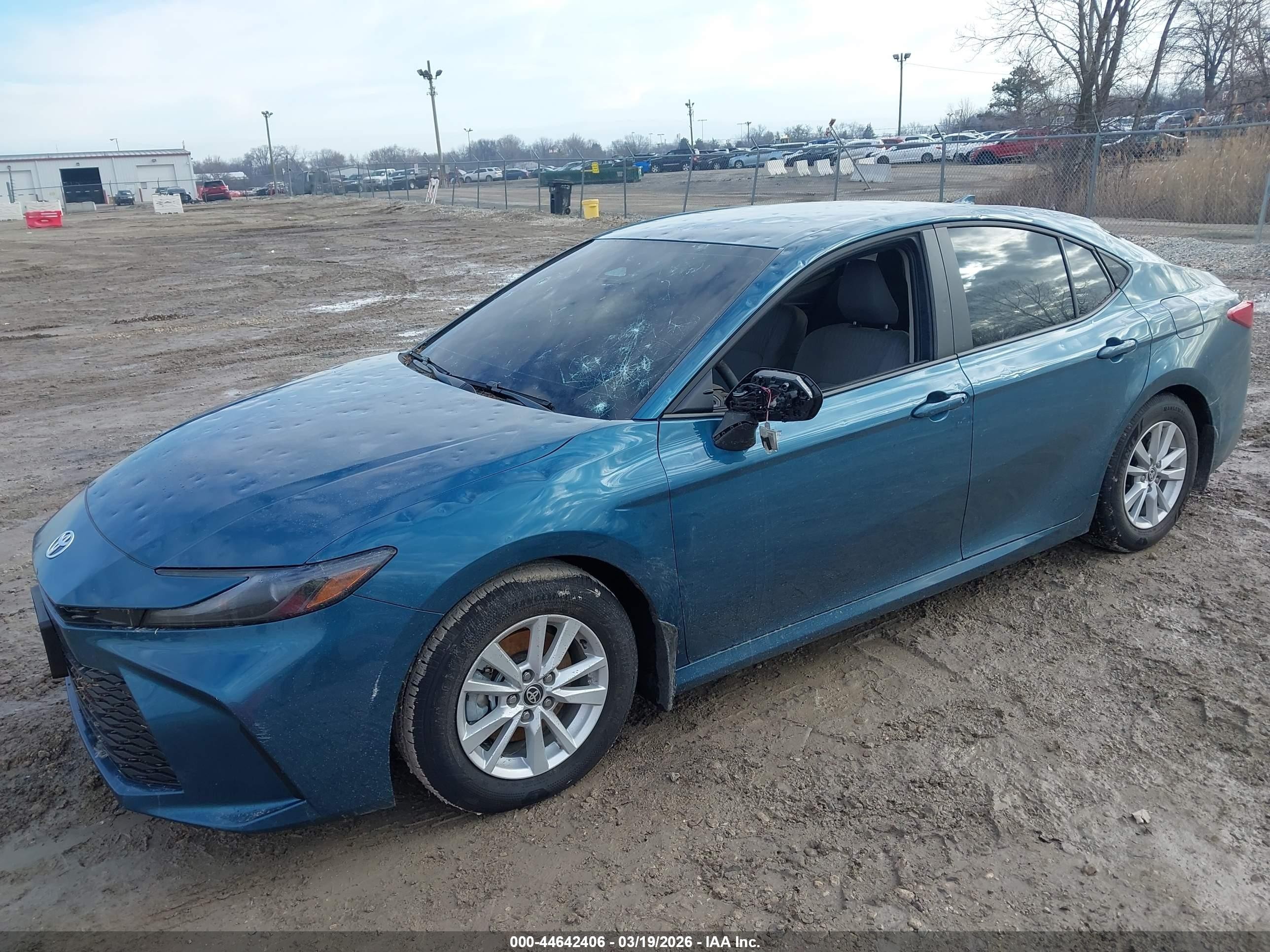 2026 Toyota Camry Le Blue vin: 4T1DAACK7TU231973