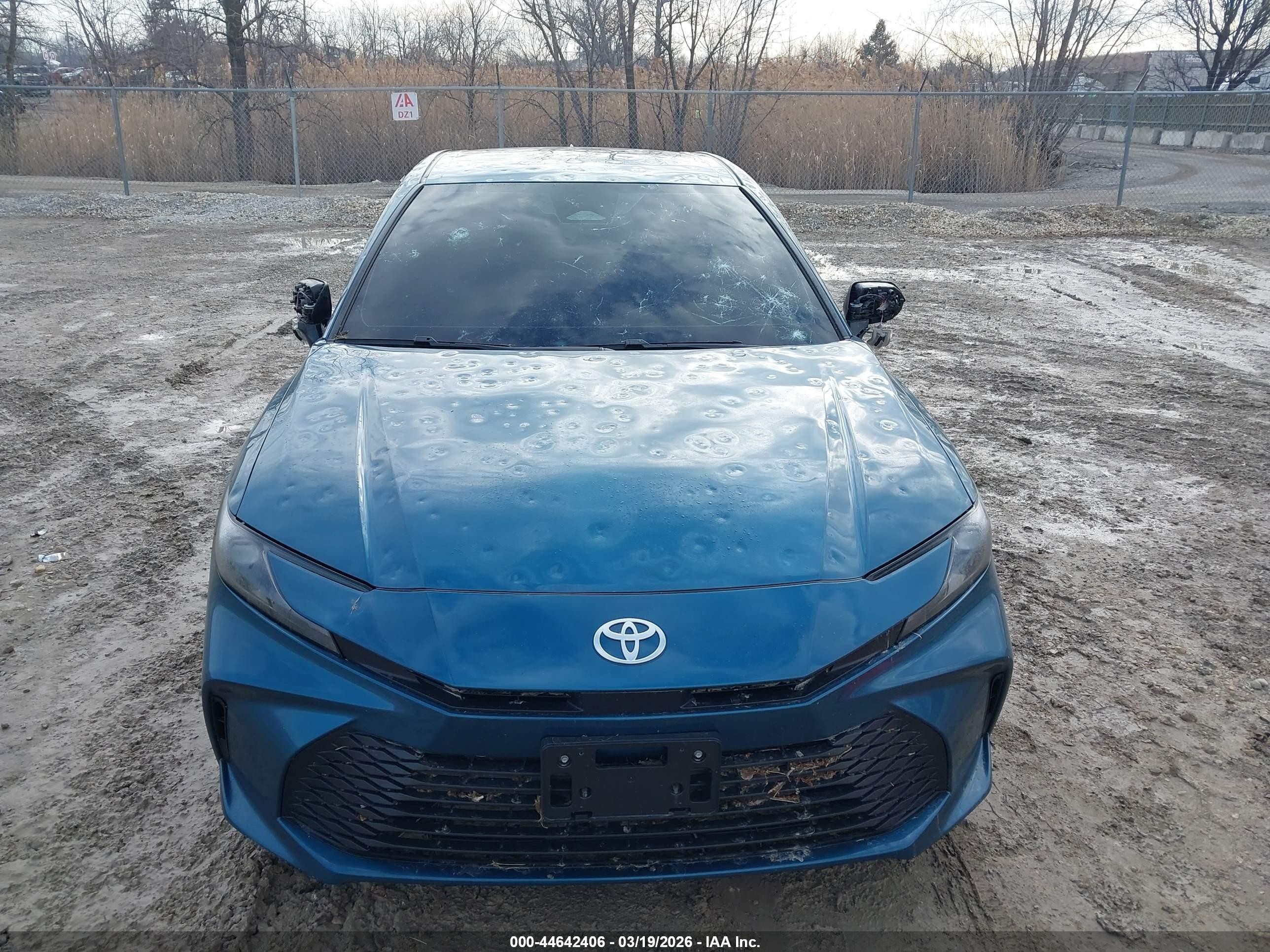 2026 Toyota Camry Le Blue vin: 4T1DAACK7TU231973