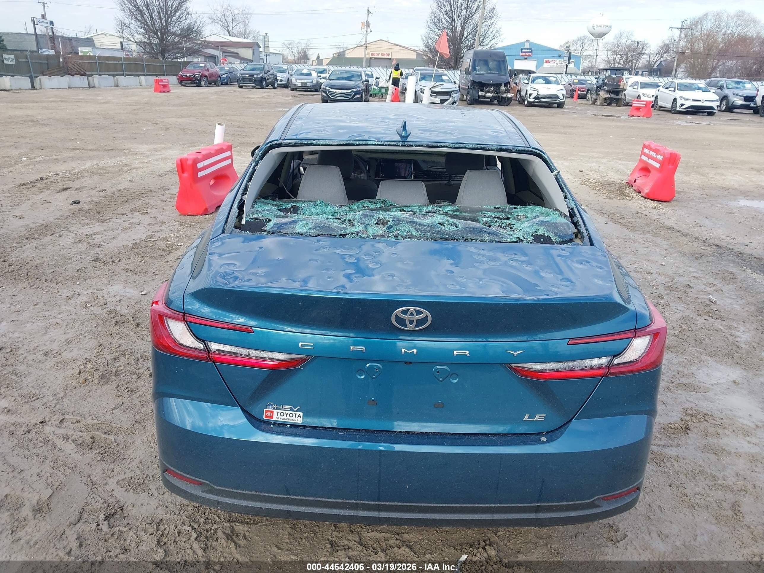 2026 Toyota Camry Le Blue vin: 4T1DAACK7TU231973