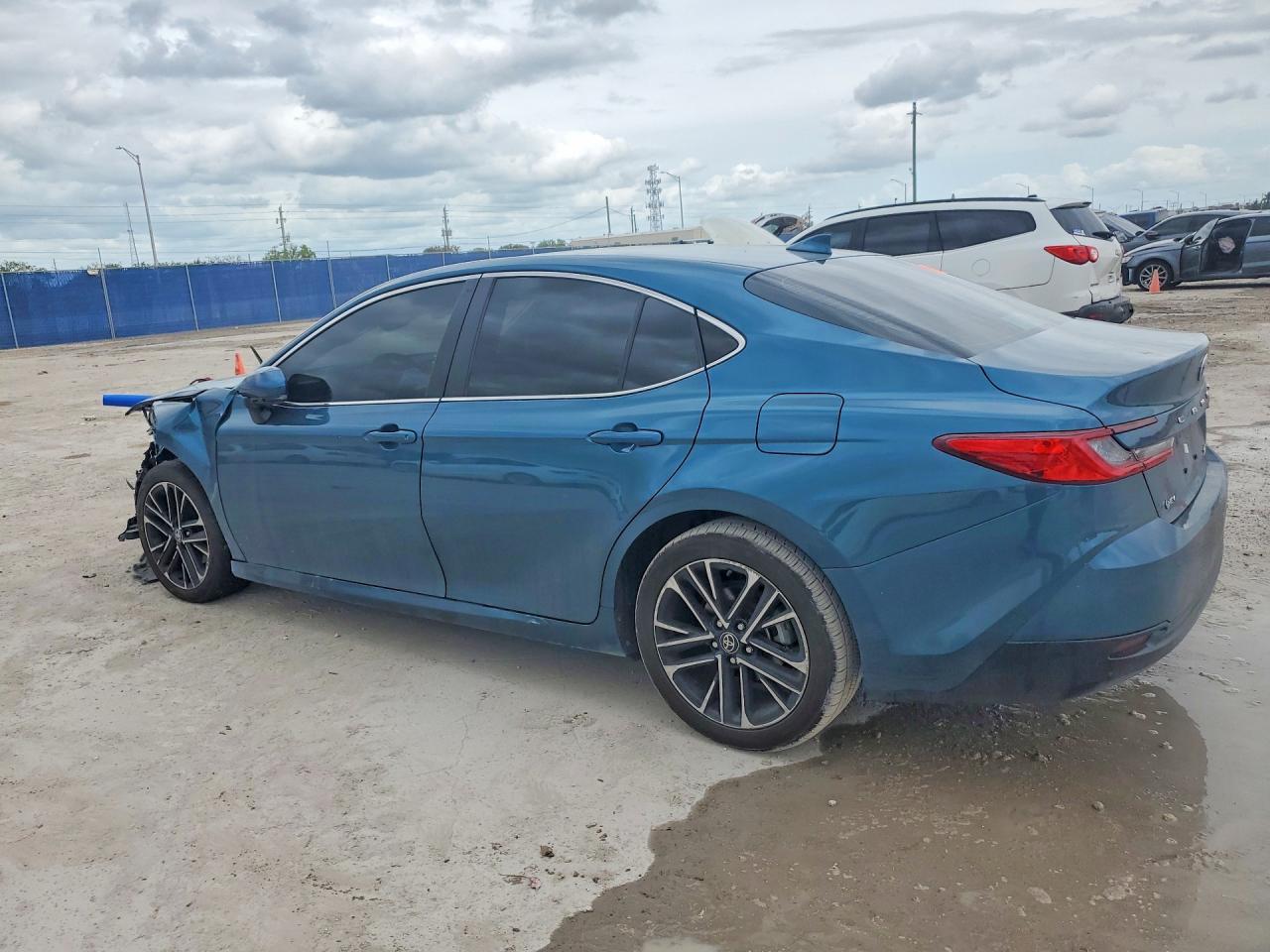 2025 Toyota Camry Xle Blue vin: 4T1DAACK8SU037726