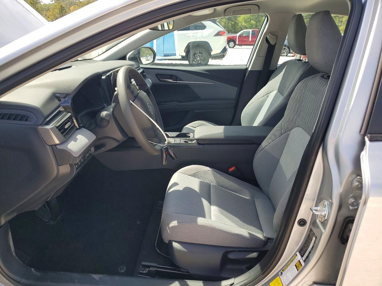 2025 Toyota Camry Le Silver vin: 4T1DAACK8SU129824