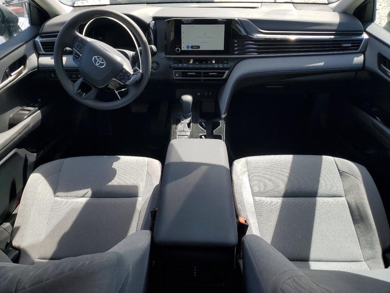 2025 Toyota Camry Le Silver vin: 4T1DAACK8SU129824