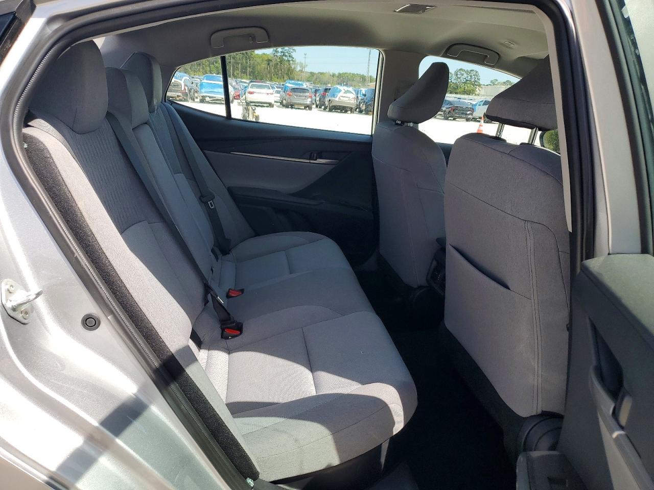 2025 Toyota Camry Le Silver vin: 4T1DAACK8SU129824