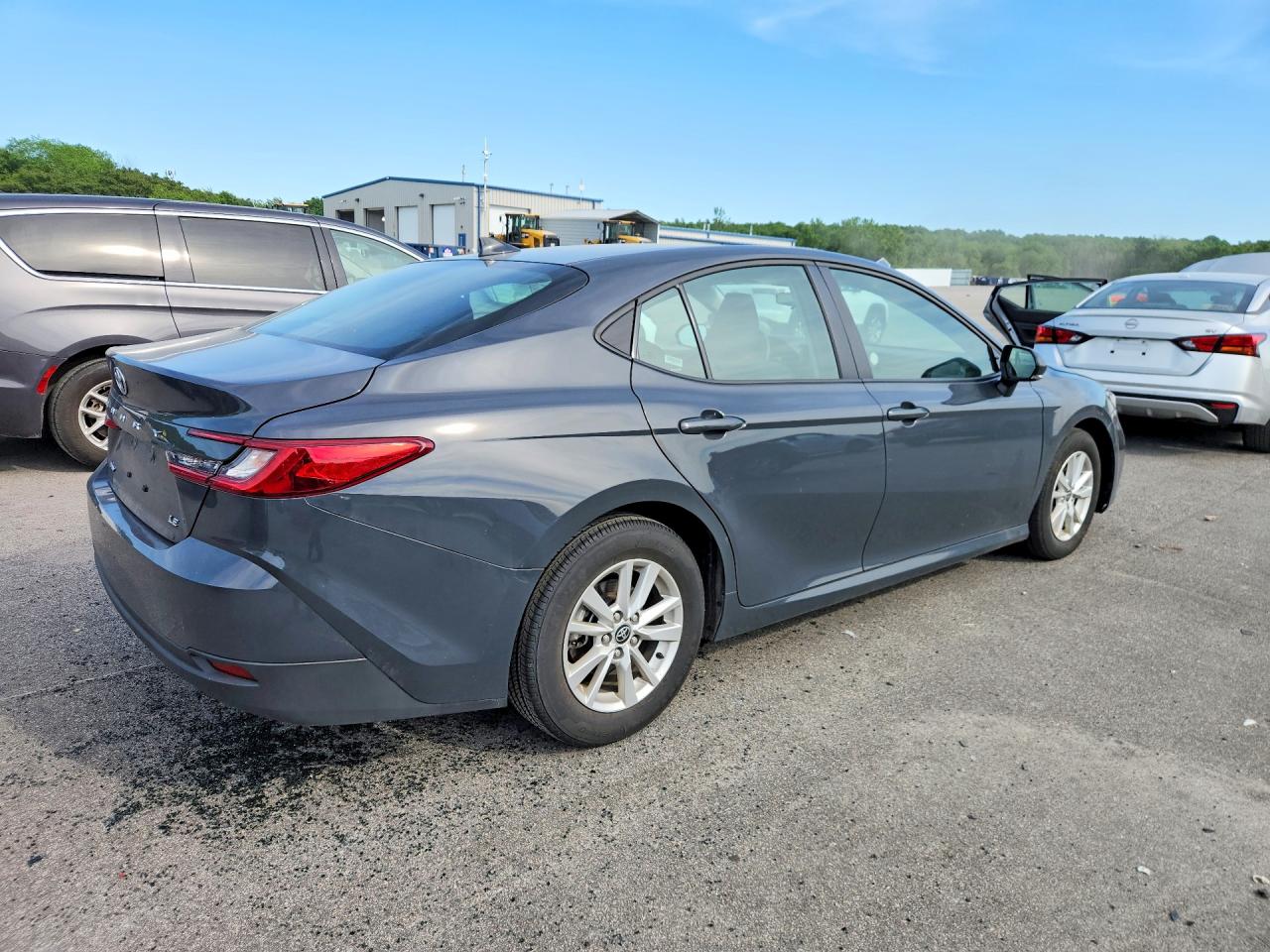 2025 Toyota Camry Le Gray vin: 4T1DAACK9SU144767