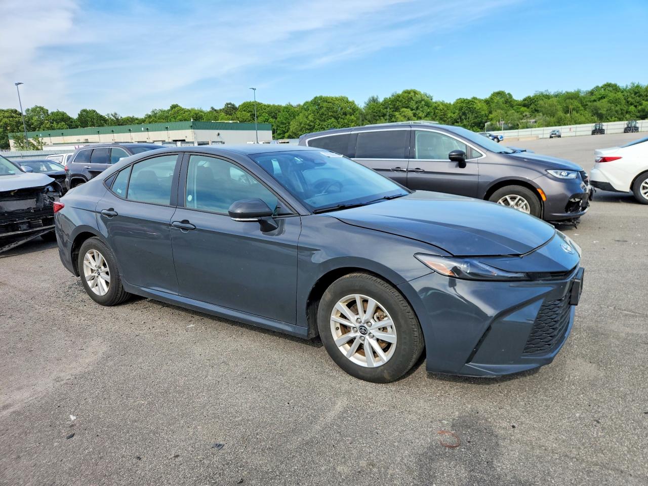 2025 Toyota Camry Le Gray vin: 4T1DAACK9SU144767