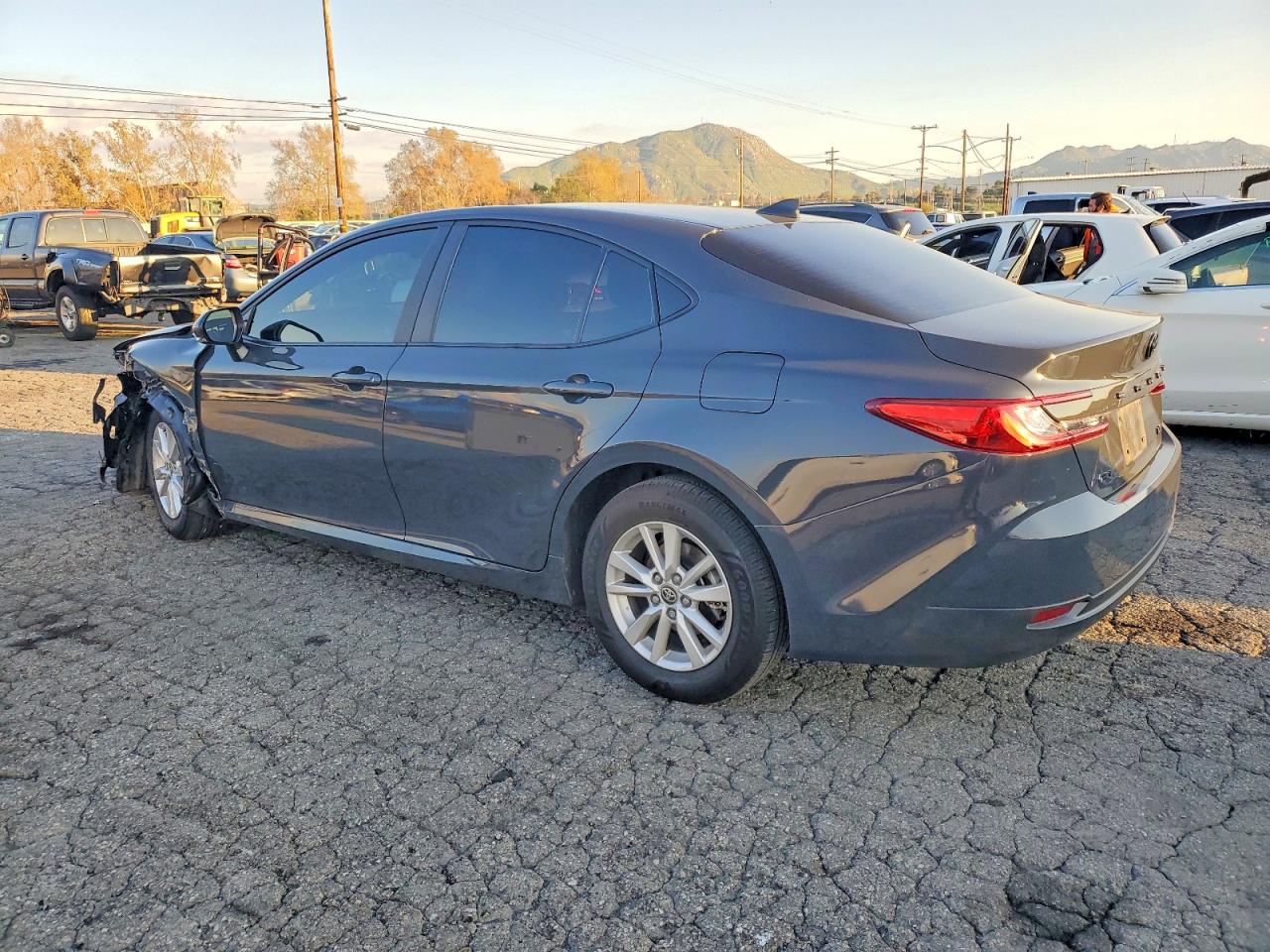 2025 Toyota Camry Le Gray vin: 4T1DAACK9SU155641