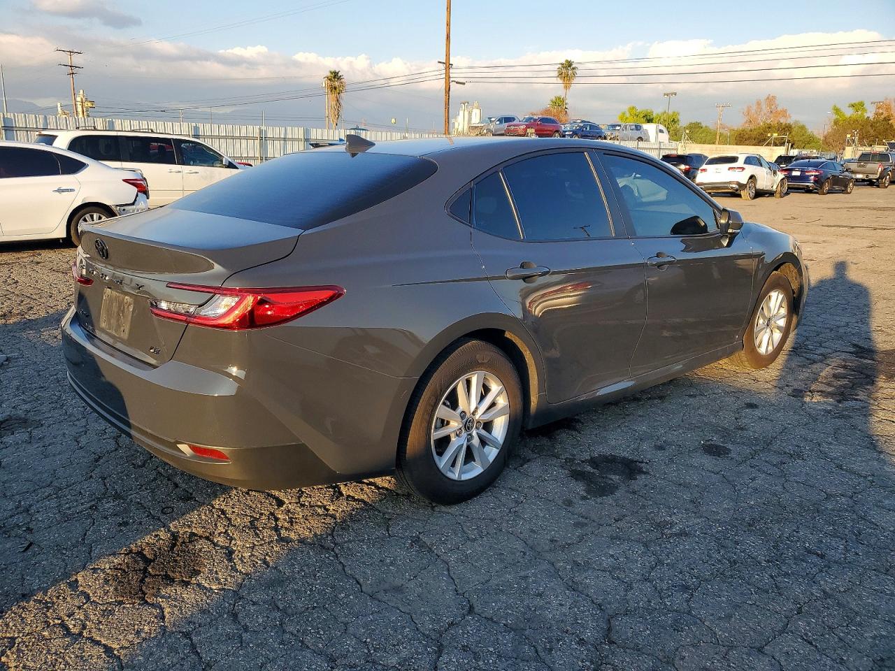 2025 Toyota Camry Le Gray vin: 4T1DAACK9SU155641
