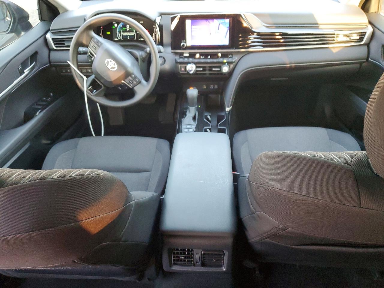 2025 Toyota Camry Le Gray vin: 4T1DAACK9SU155641