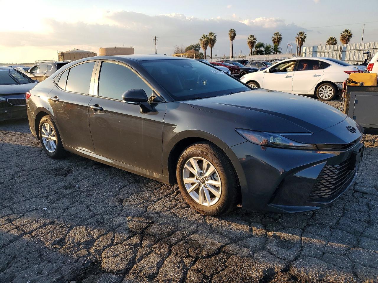 2025 Toyota Camry Le Gray vin: 4T1DAACK9SU155641