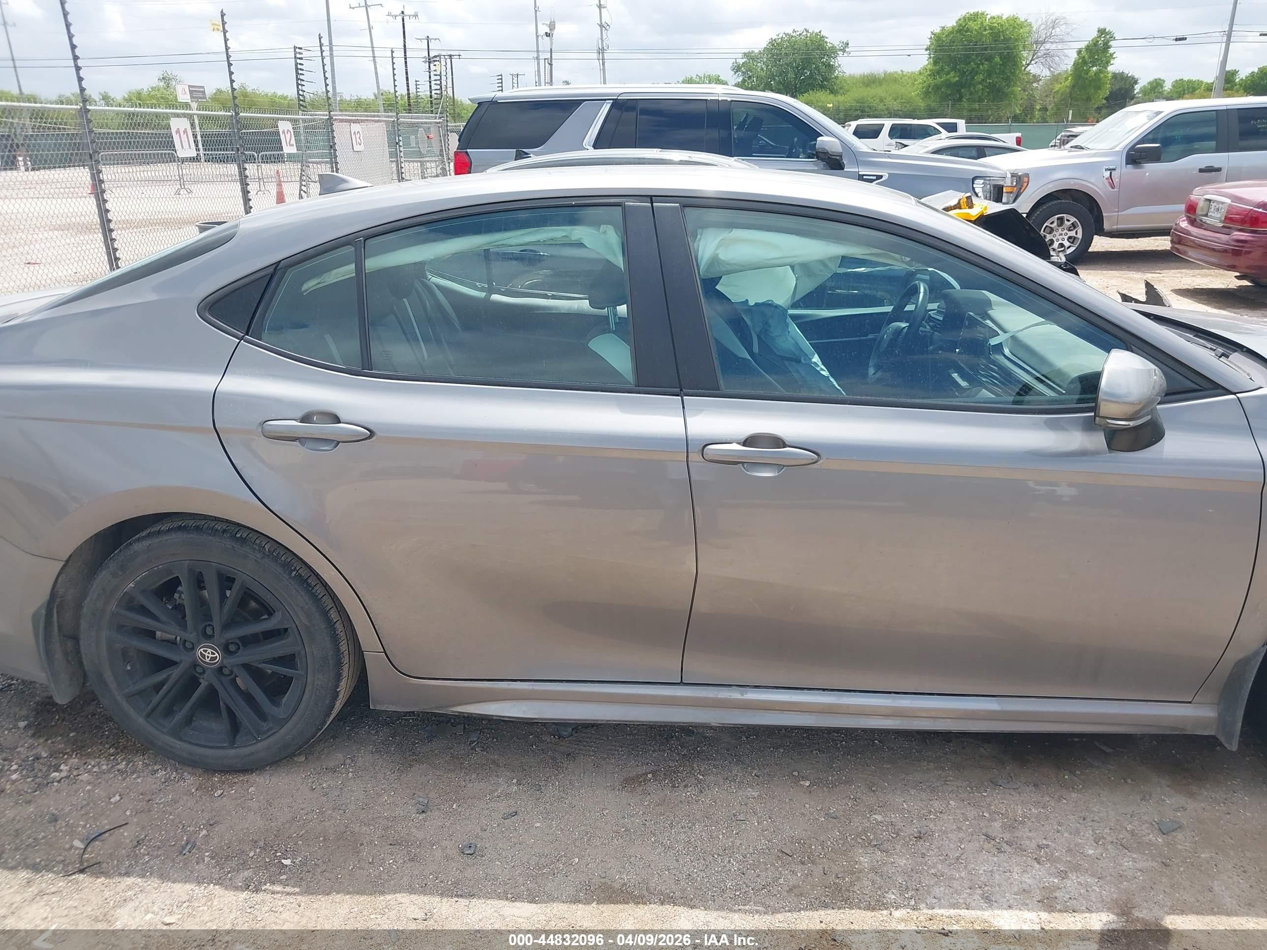 2025 Toyota Camry Se Gray vin: 4T1DAACK9SU509481