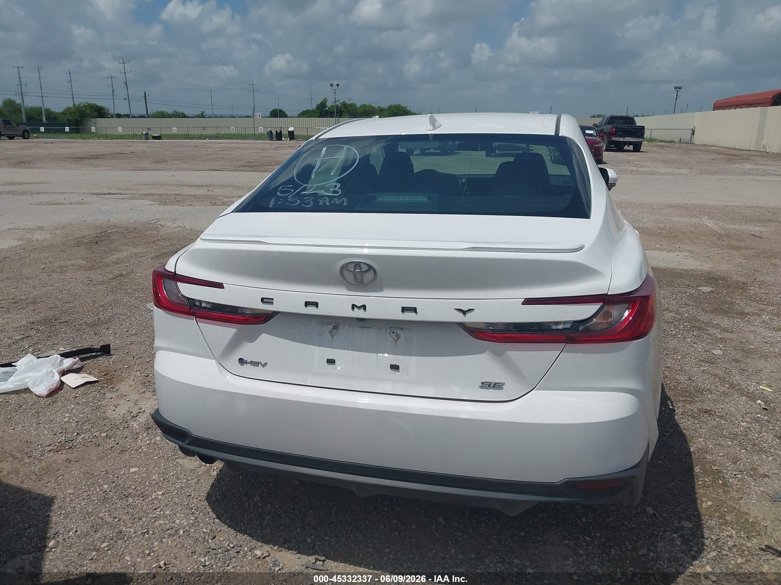 2026 Toyota Camry Se Белый vin: 4T1DAACK9TU246152