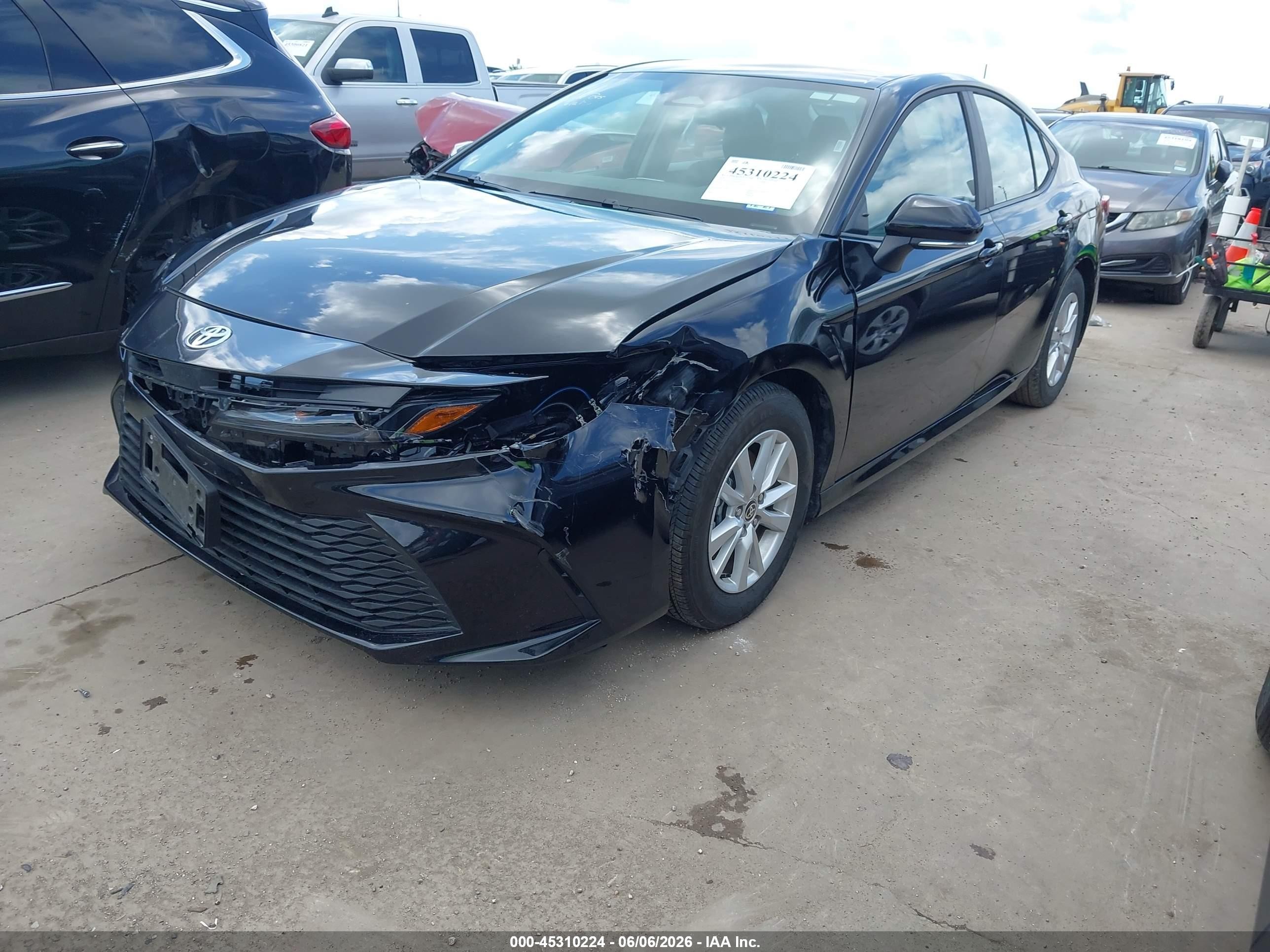 2026 Toyota Camry Le Black vin: 4T1DAACK9TU702781