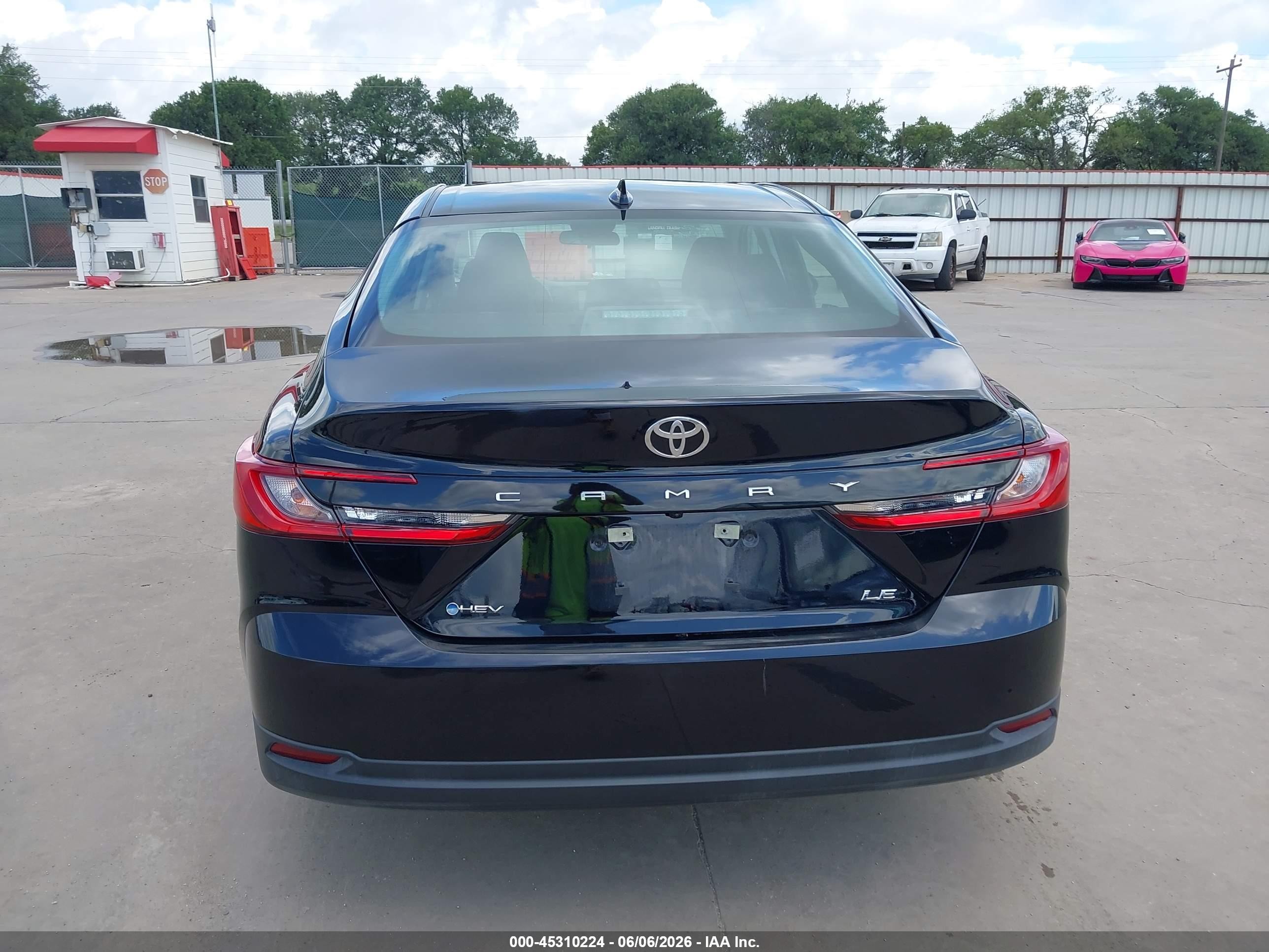 2026 Toyota Camry Le Black vin: 4T1DAACK9TU702781