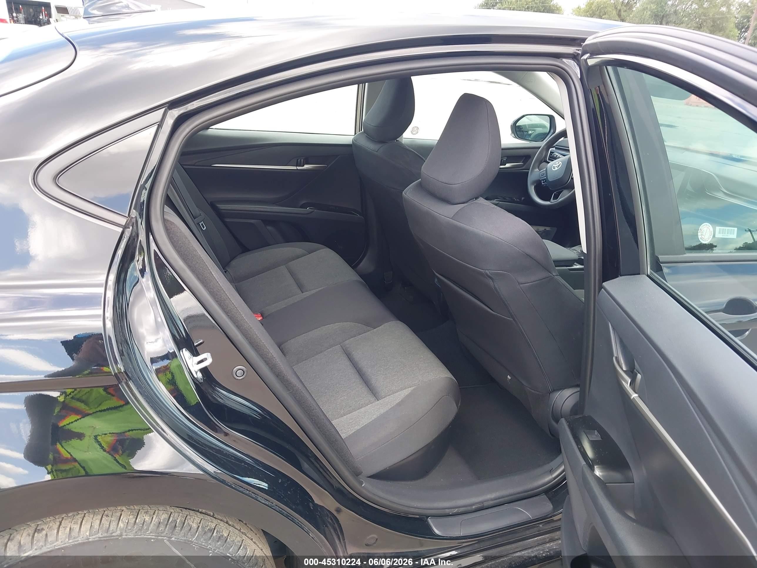 2026 Toyota Camry Le Black vin: 4T1DAACK9TU702781