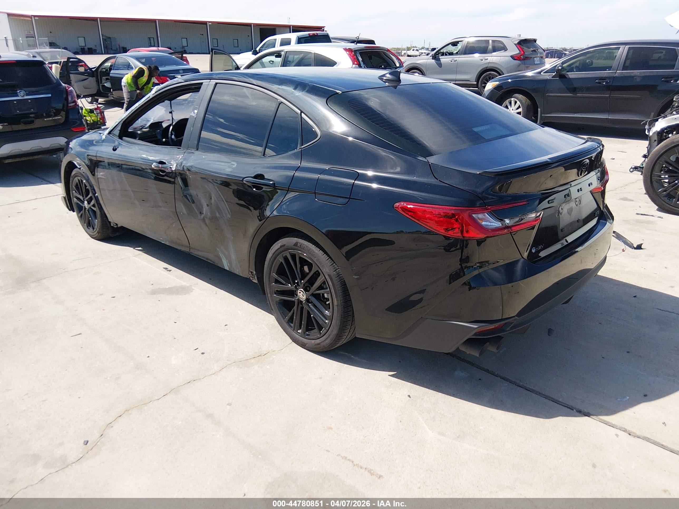 2025 Toyota Camry Se Black vin: 4T1DAACKXSU564716