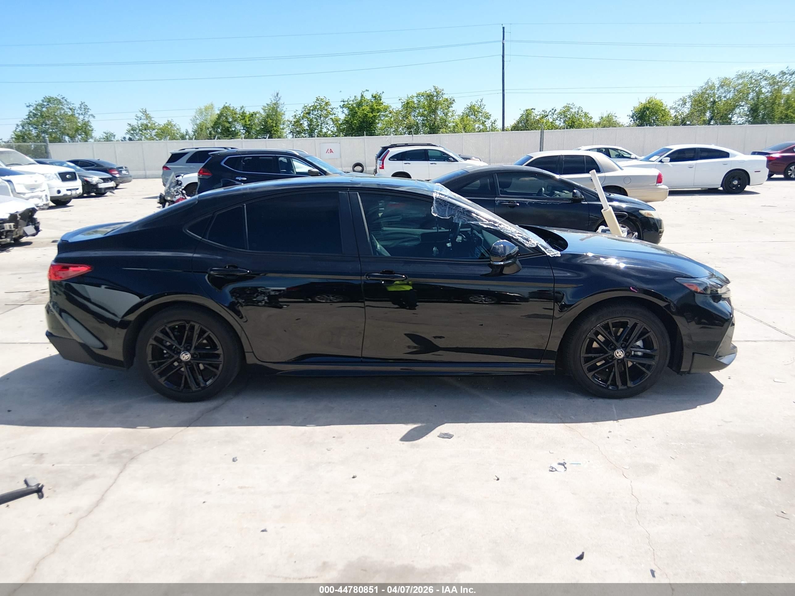 2025 Toyota Camry Se Black vin: 4T1DAACKXSU564716