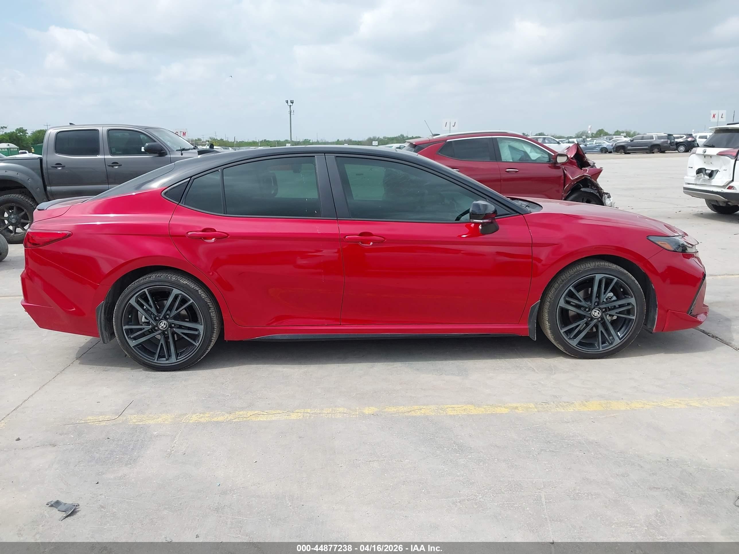 2026 Toyota Camry Xse Red vin: 4T1DAACKXTU235127