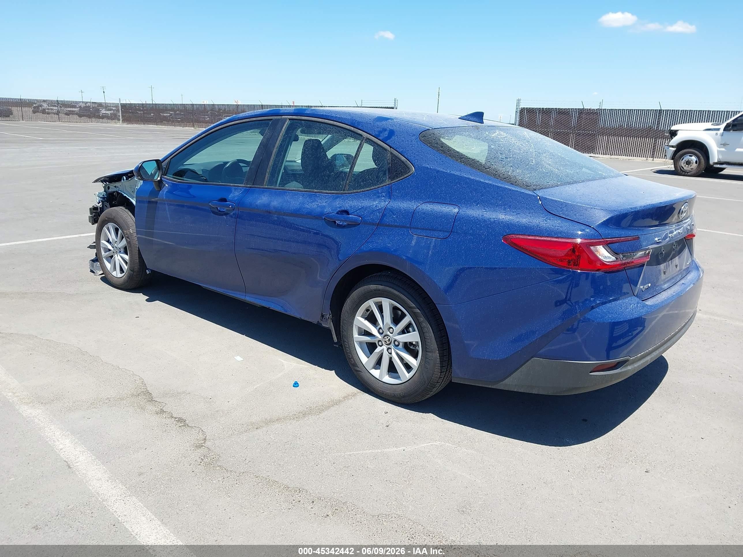 2026 Toyota Camry Le Синий vin: 4T1DAACKXTU279063