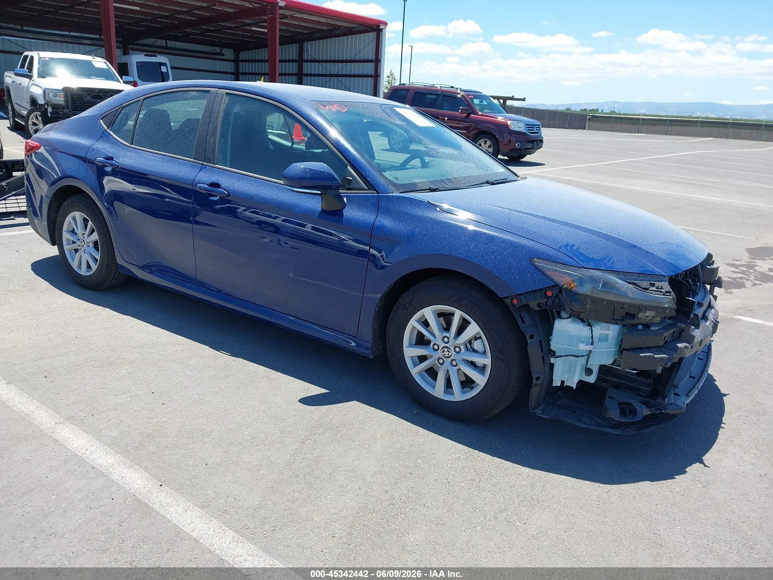 2026 Toyota Camry Le Синий vin: 4T1DAACKXTU279063