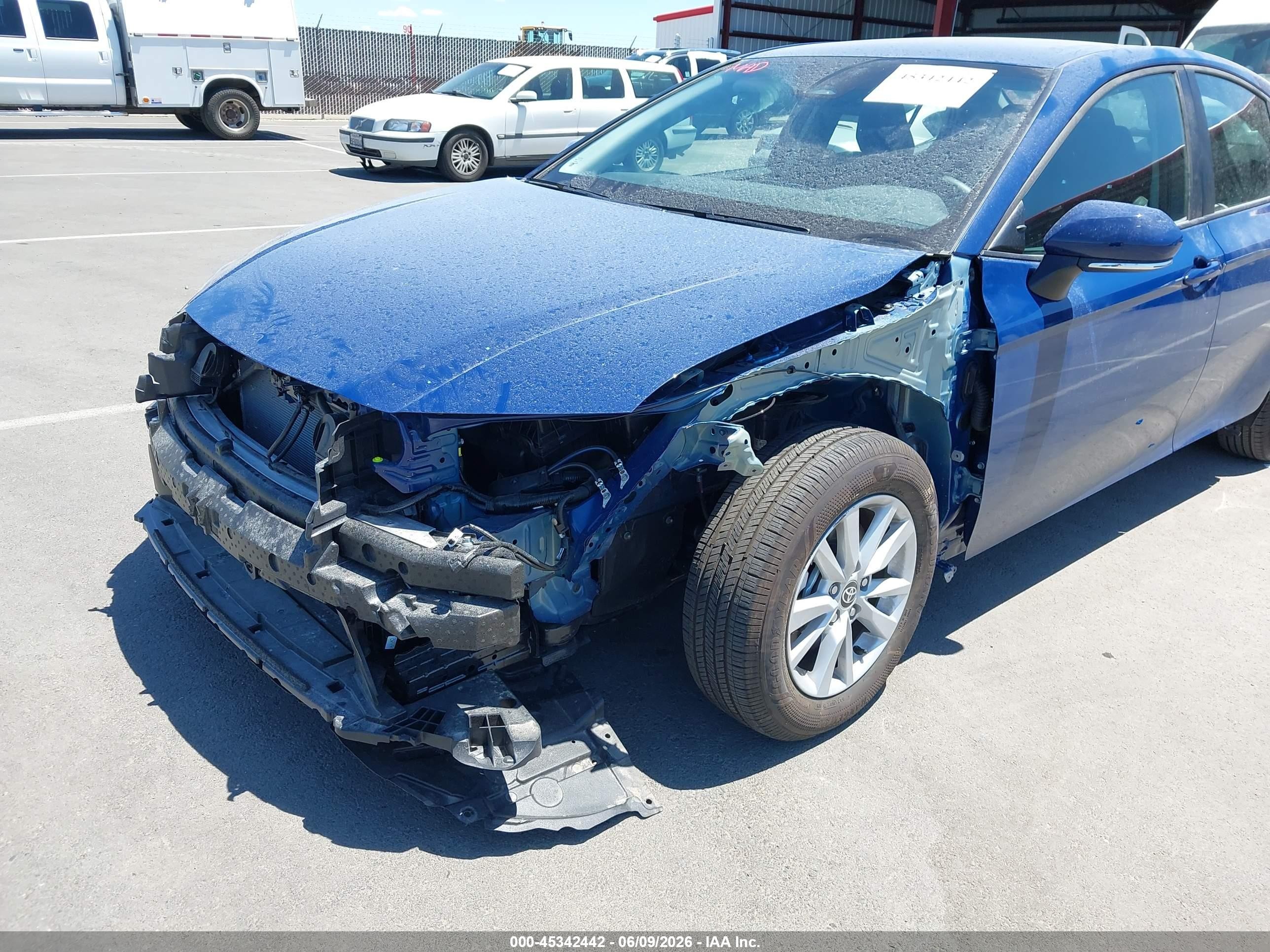 2026 Toyota Camry Le Синий vin: 4T1DAACKXTU279063
