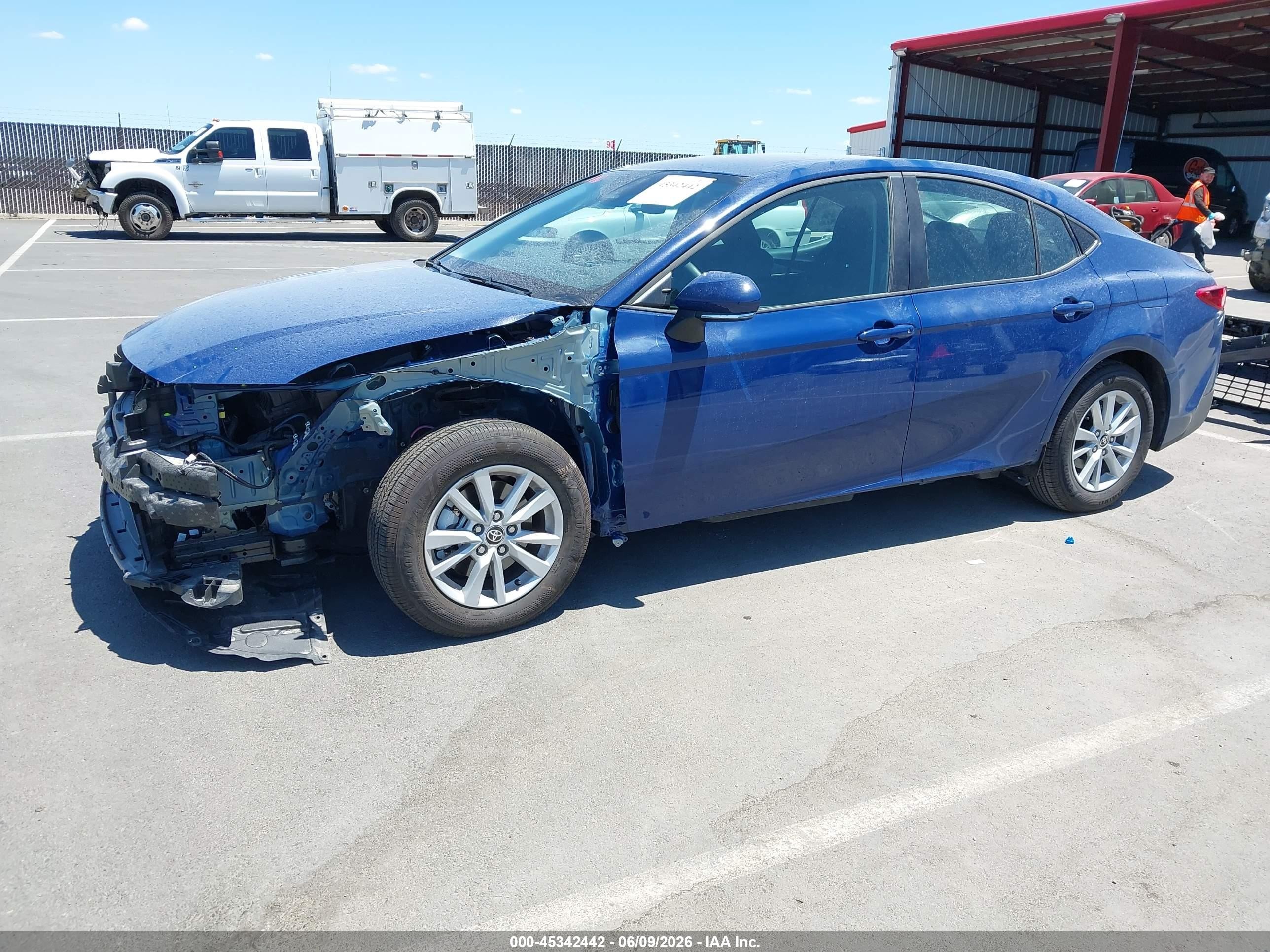 2026 Toyota Camry Le Синий vin: 4T1DAACKXTU279063