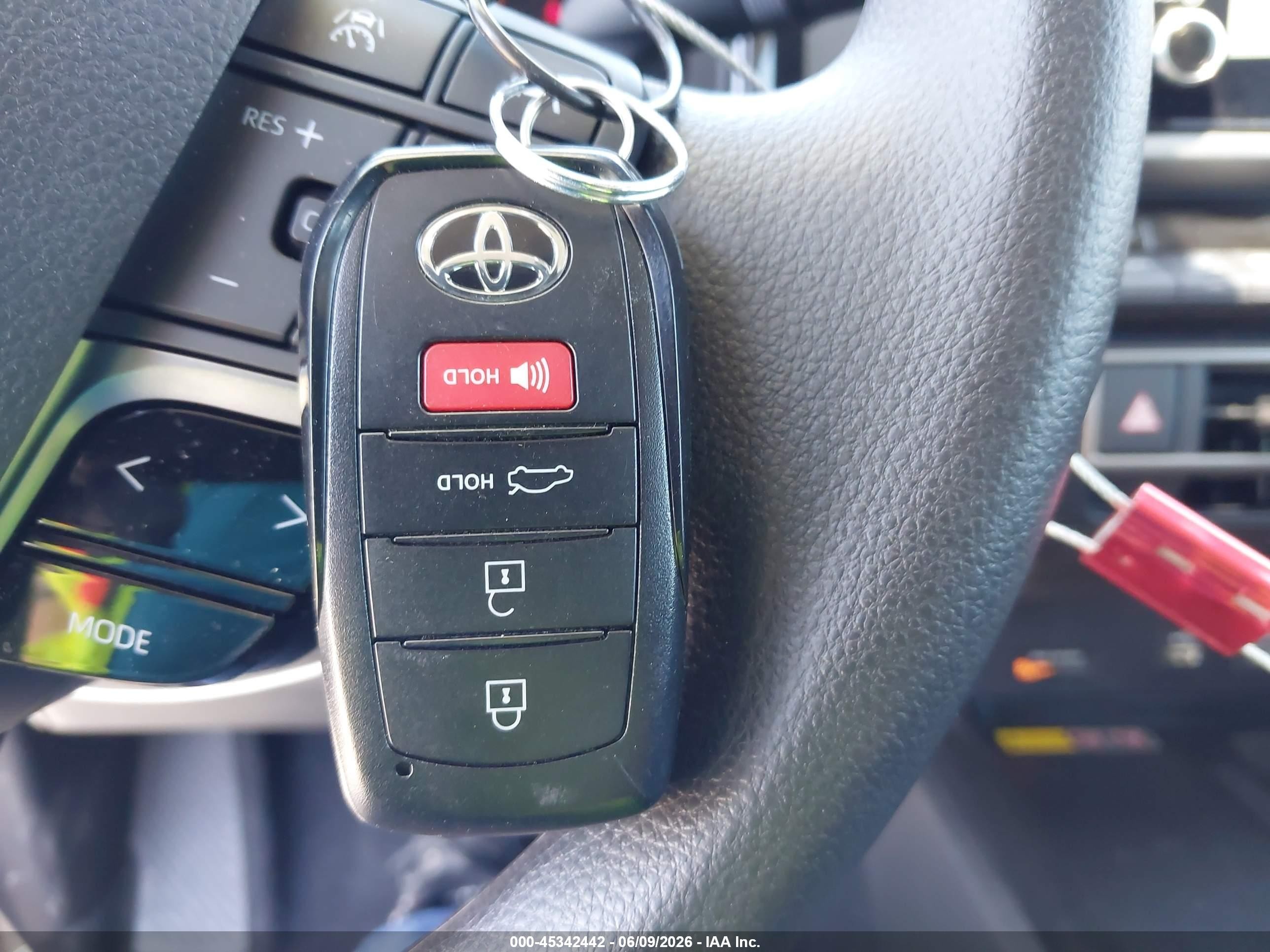 2026 Toyota Camry Le Синий vin: 4T1DAACKXTU279063