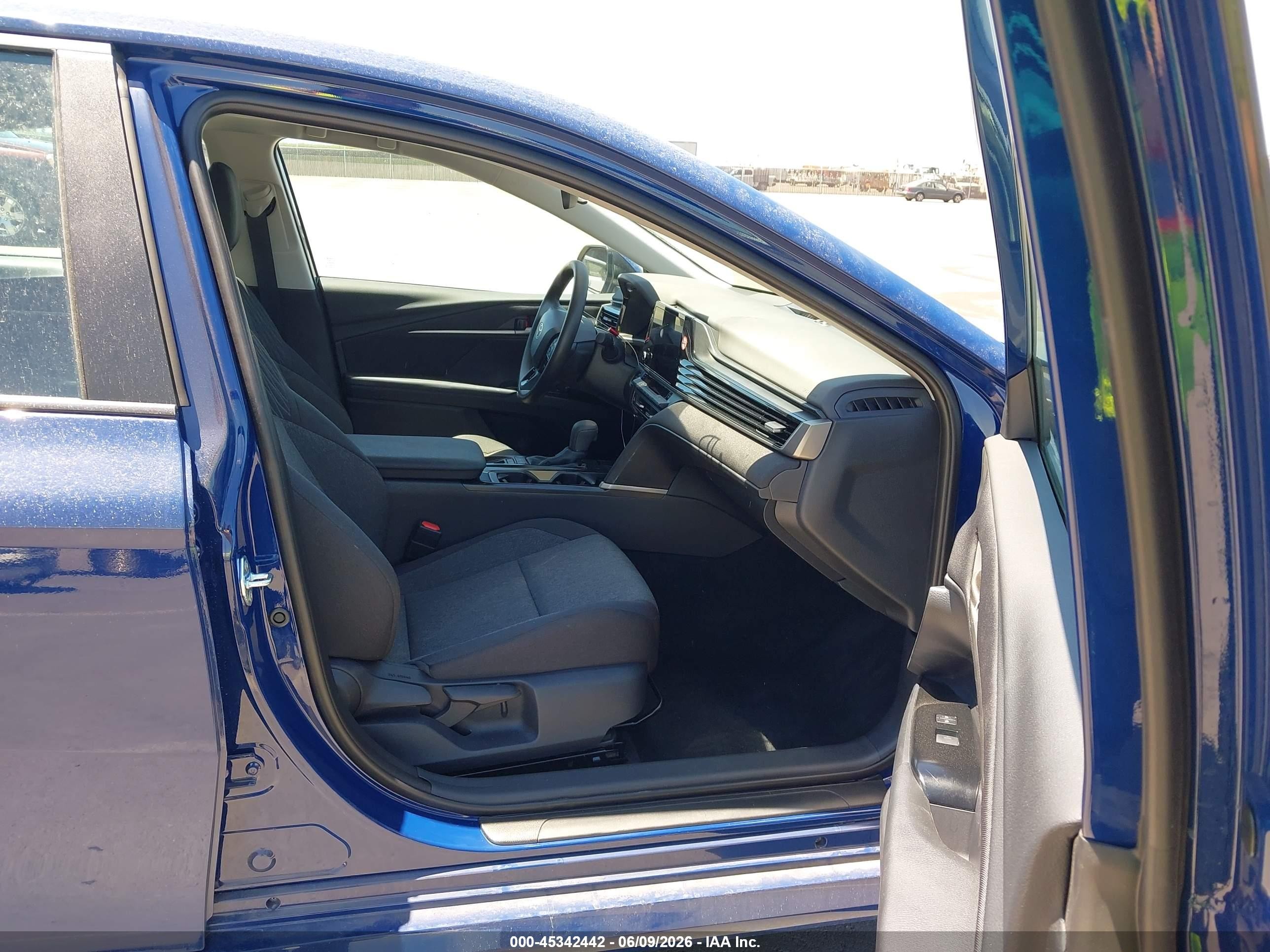 2026 Toyota Camry Le Синий vin: 4T1DAACKXTU279063