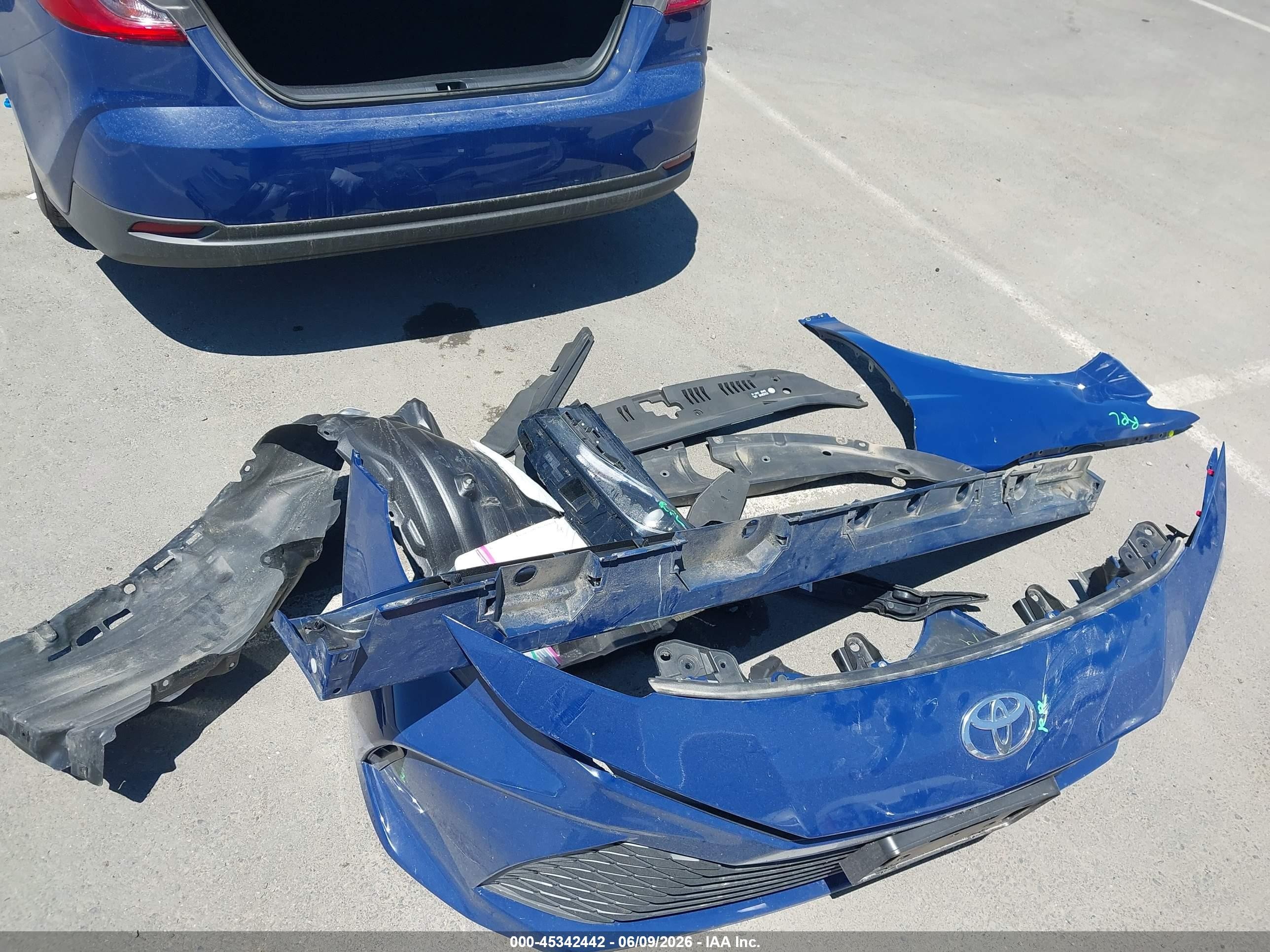 2026 Toyota Camry Le Синий vin: 4T1DAACKXTU279063