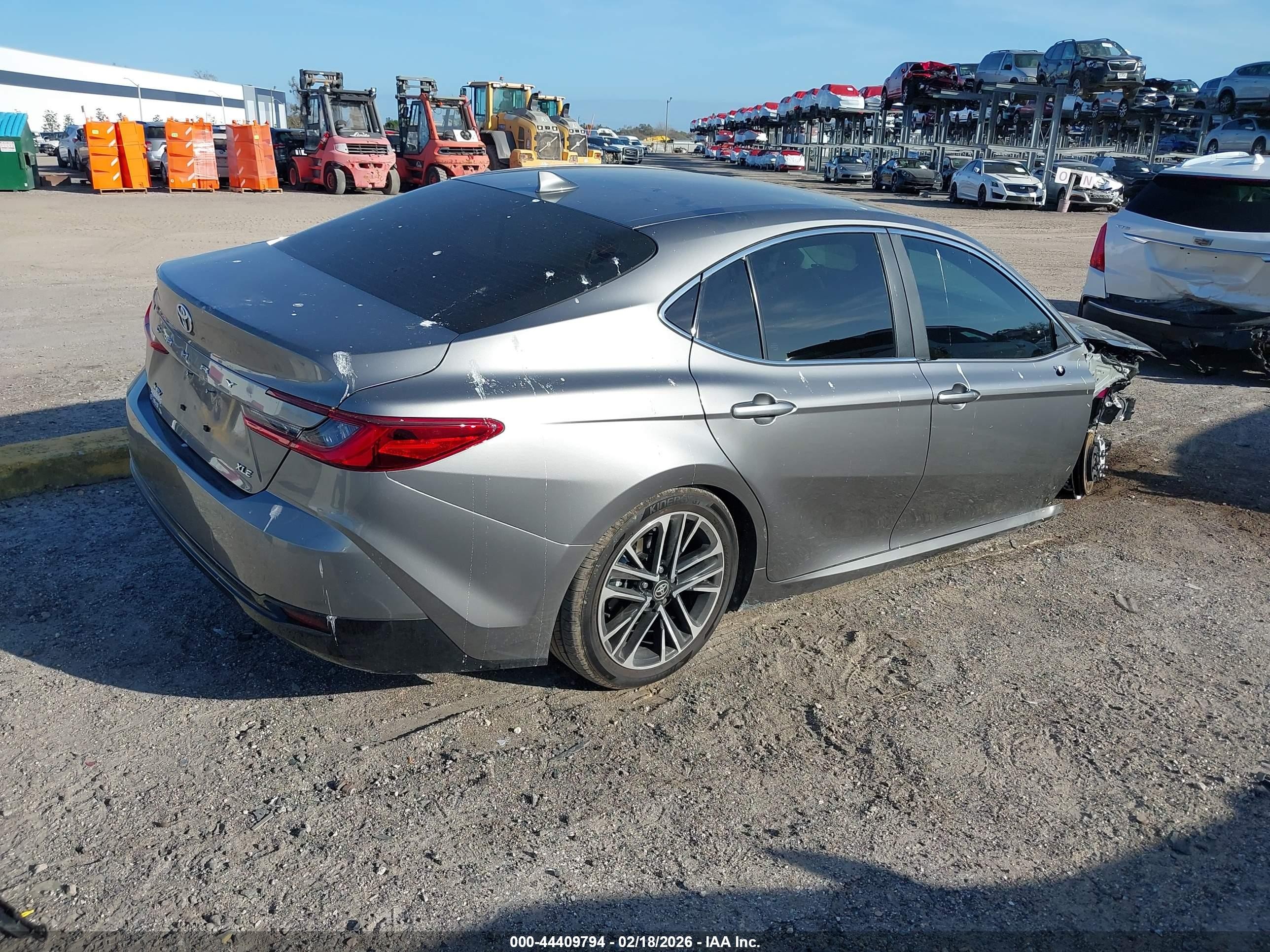 2026 Toyota Camry Xle Gray vin: 4T1DAACKXTU671881