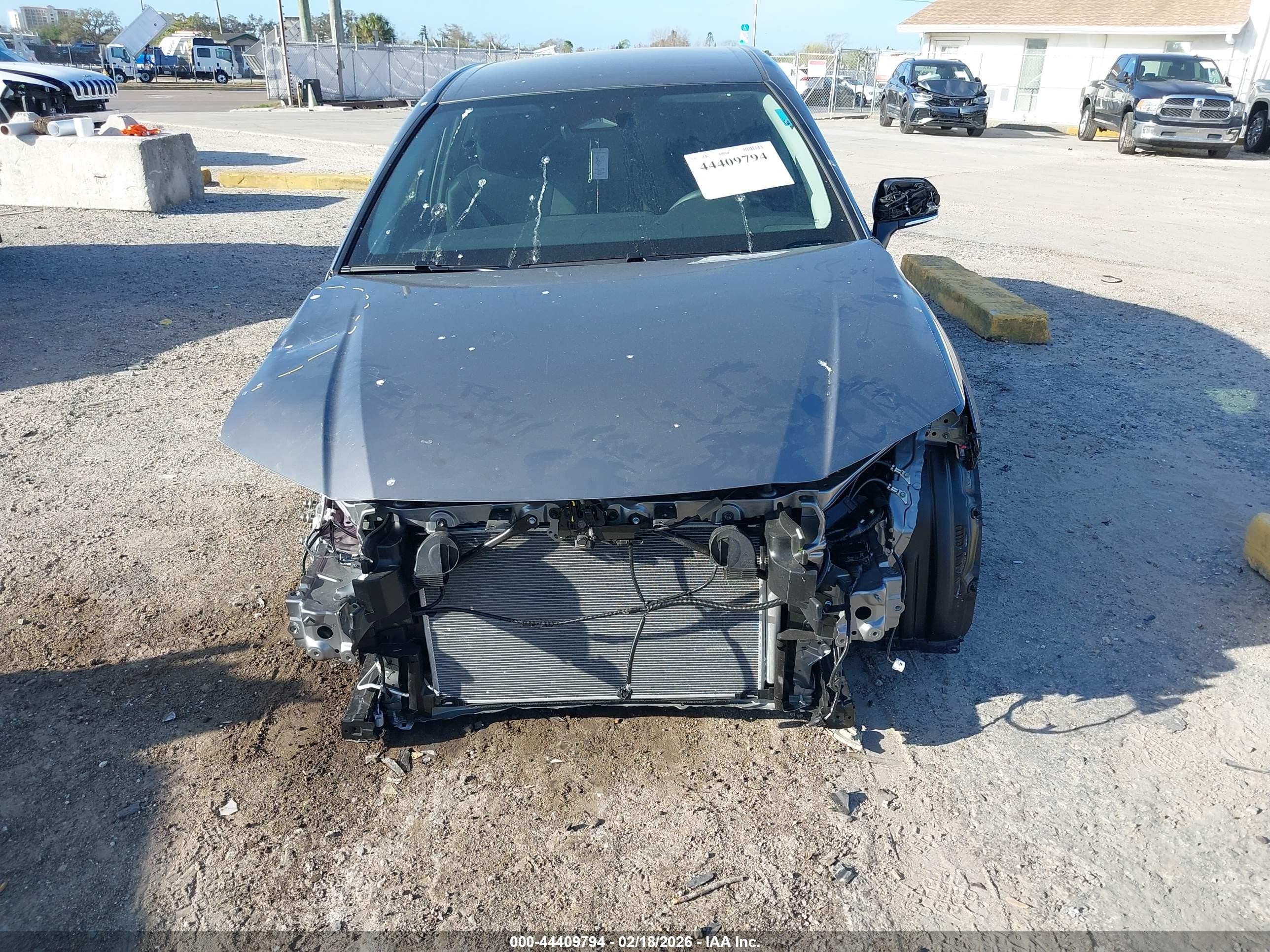 2026 Toyota Camry Xle Gray vin: 4T1DAACKXTU671881
