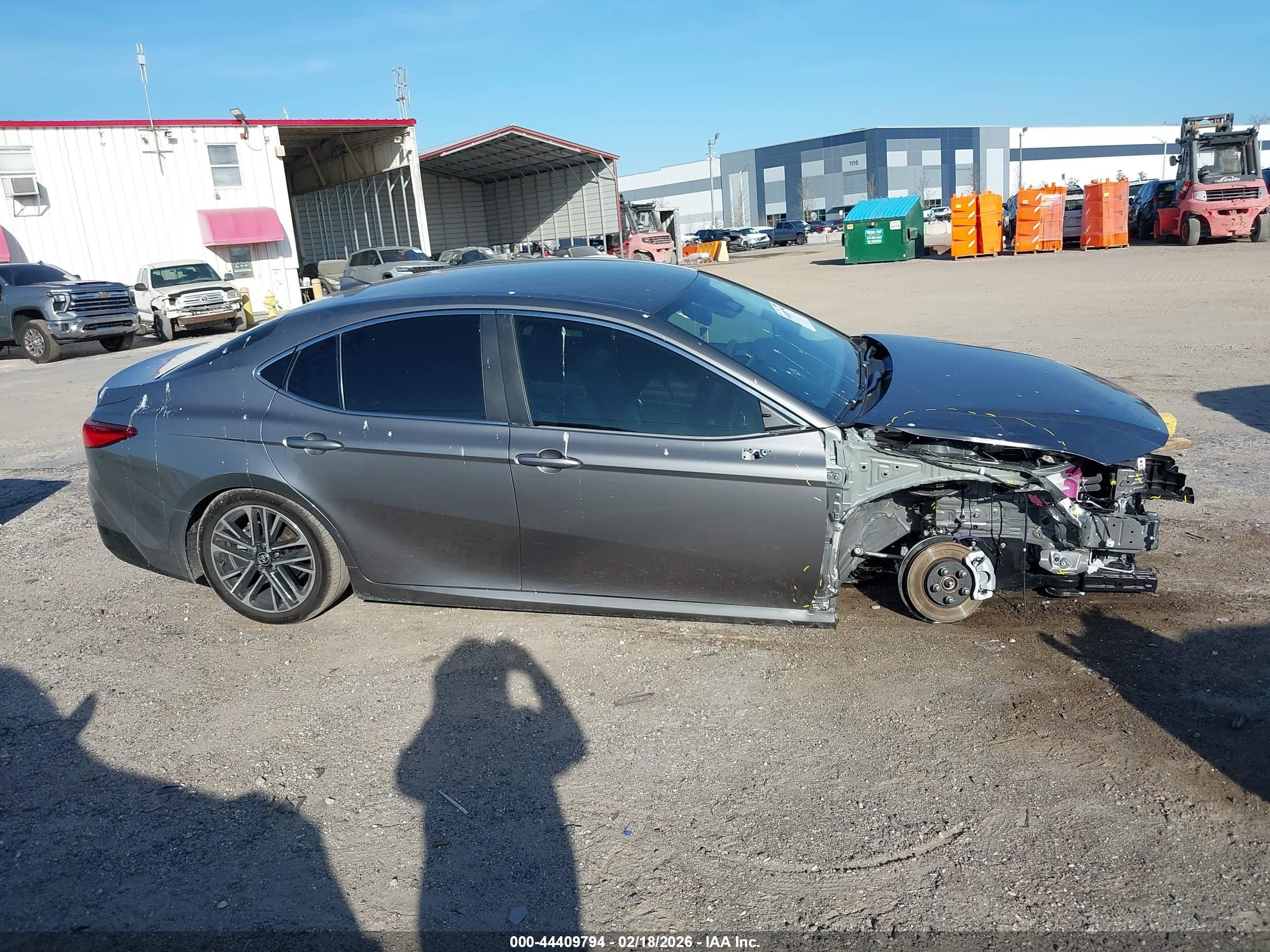 2026 Toyota Camry Xle Gray vin: 4T1DAACKXTU671881